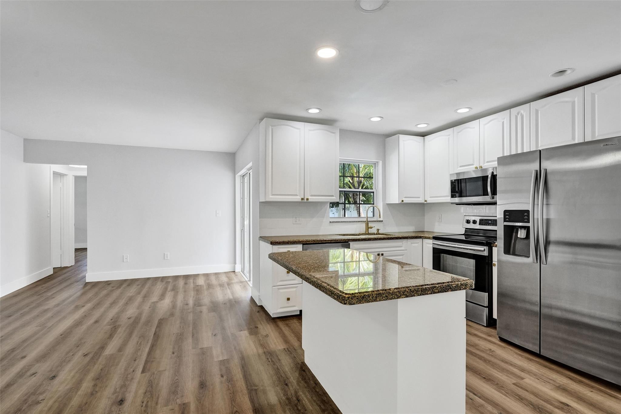 2052 SW 28th Way Fort Lauderdale, FL 33312