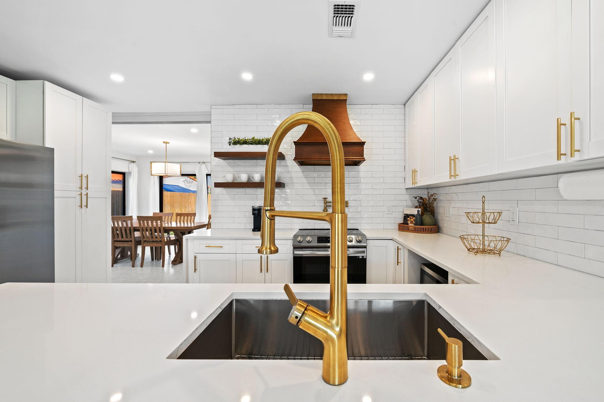 1604 NE 16th Fort Lauderdale, FL 33305