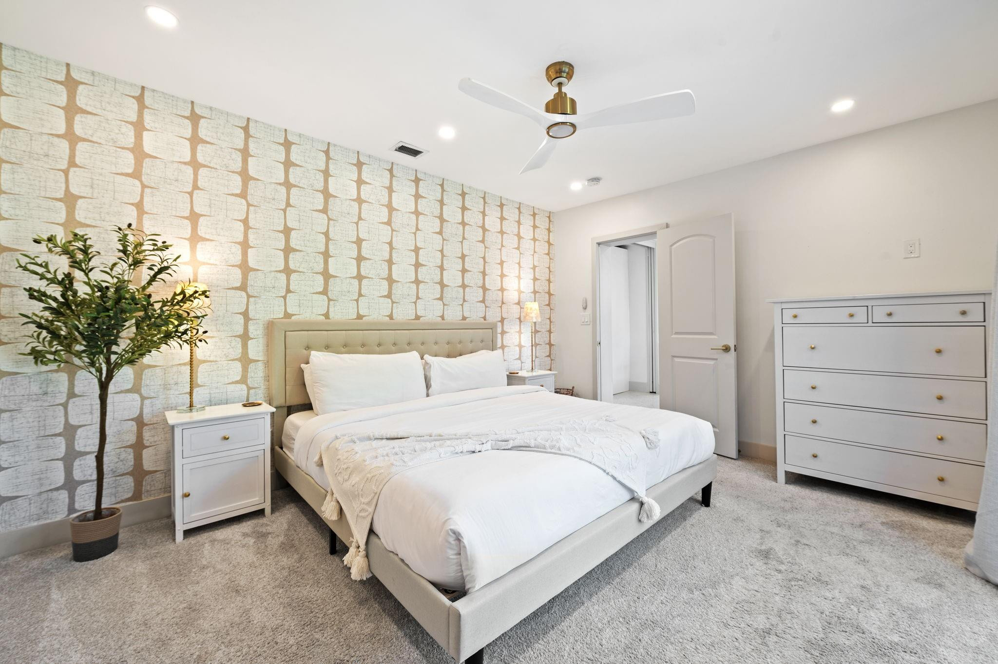 1604 NE 16th Fort Lauderdale, FL 33305