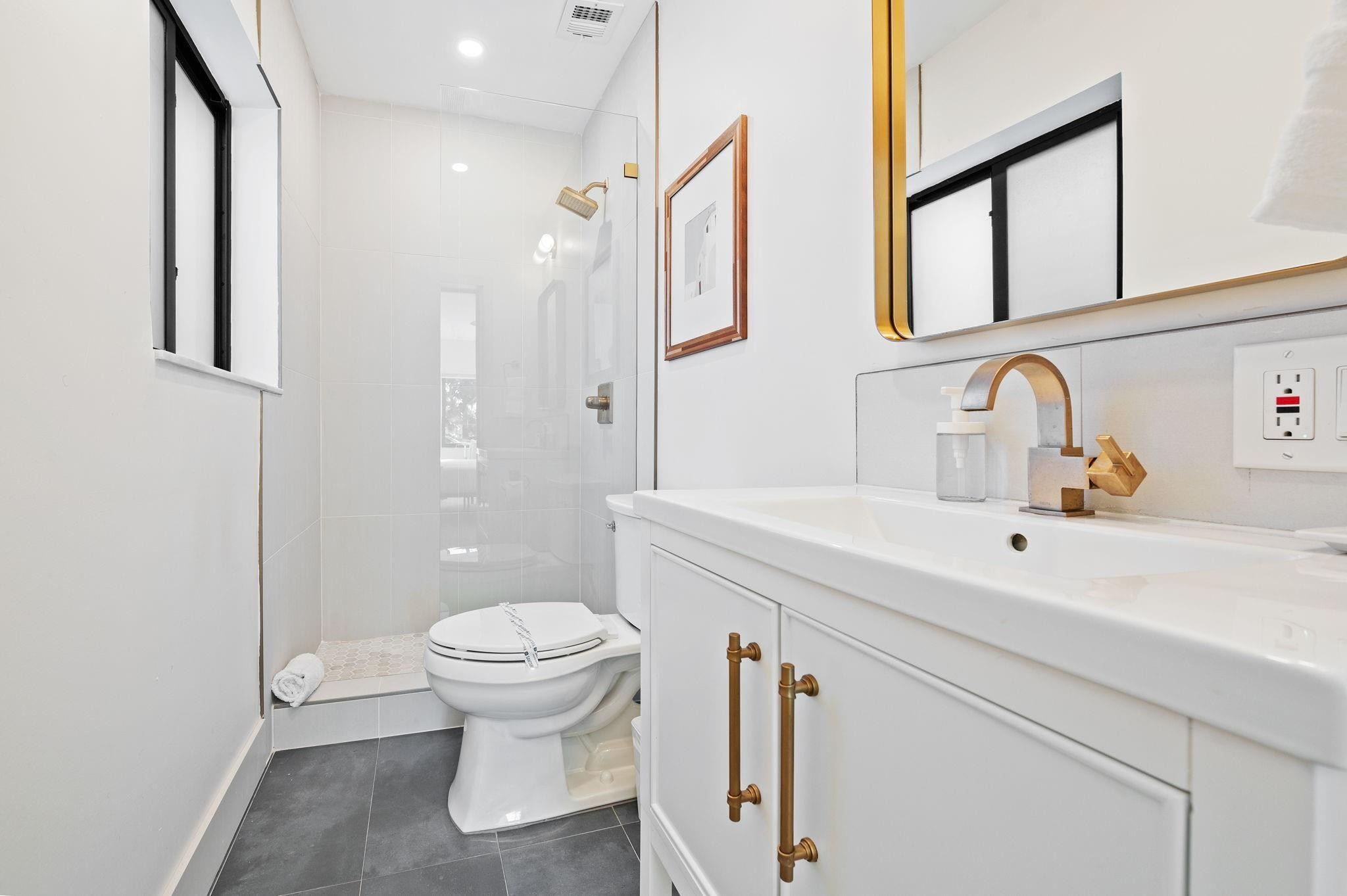 1604 NE 16th Fort Lauderdale, FL 33305