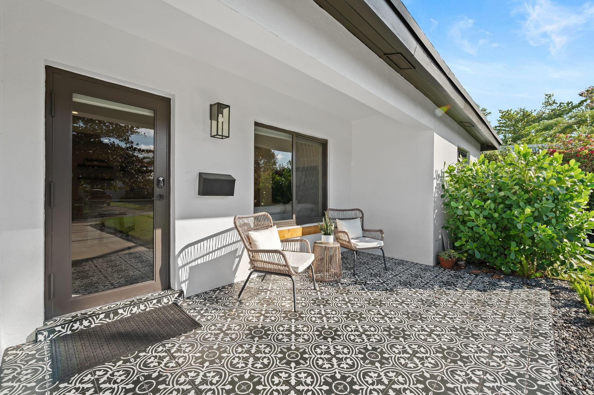 1604 NE 16th Fort Lauderdale, FL 33305