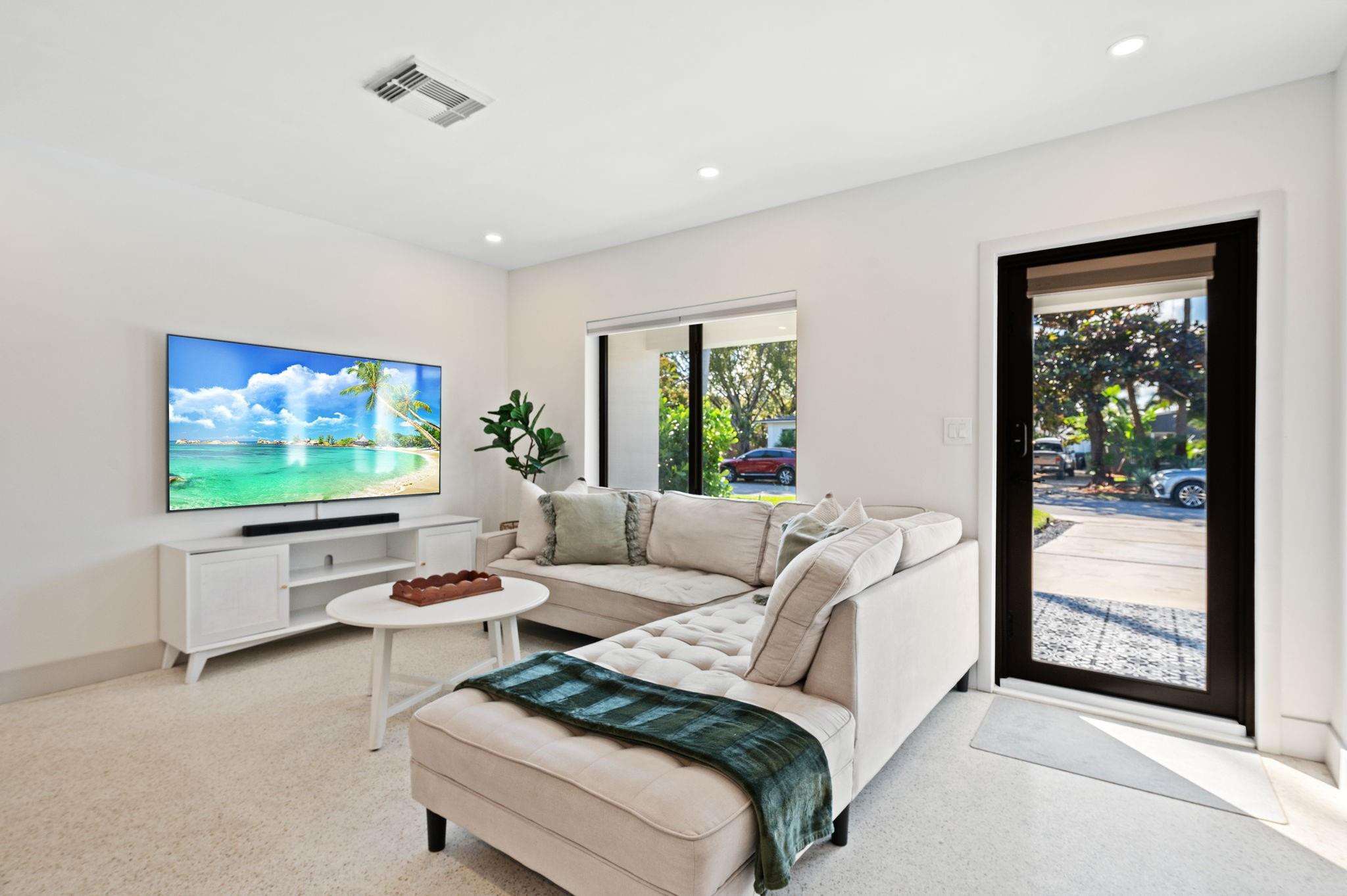 1604 NE 16th Fort Lauderdale, FL 33305