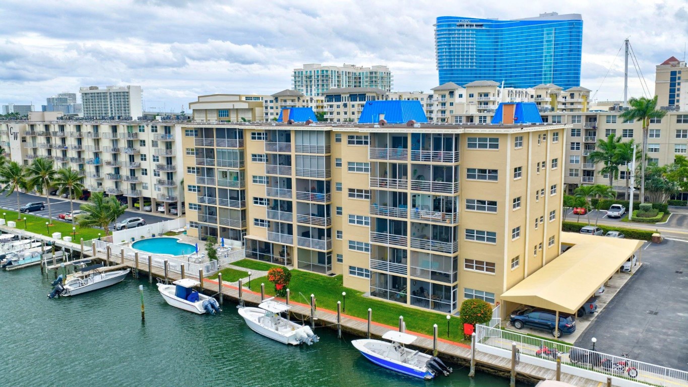 1617 SE 15th Fort Lauderdale, FL 33316