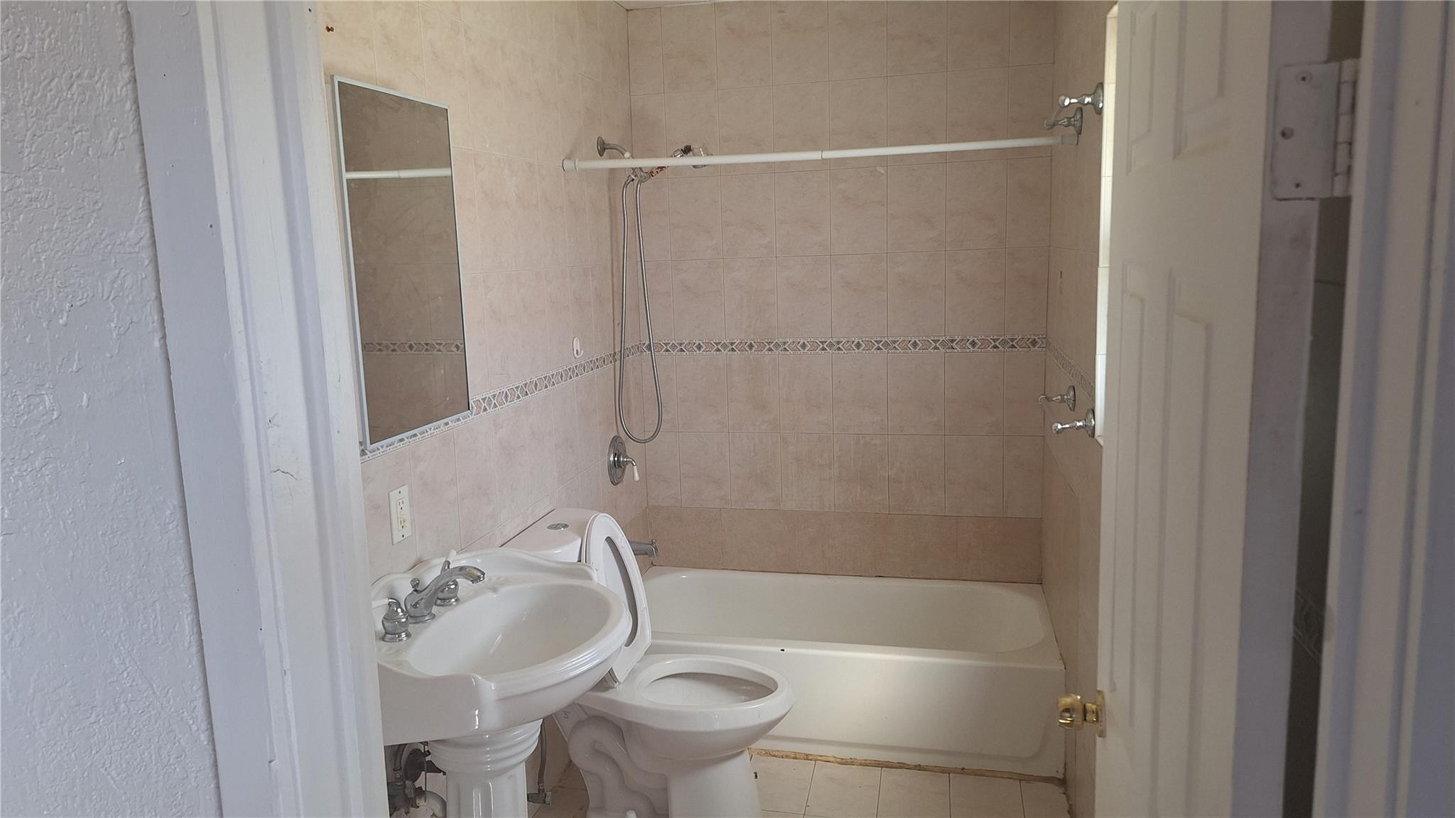 2523 Roosevelt #3 Hollywood, FL 33020