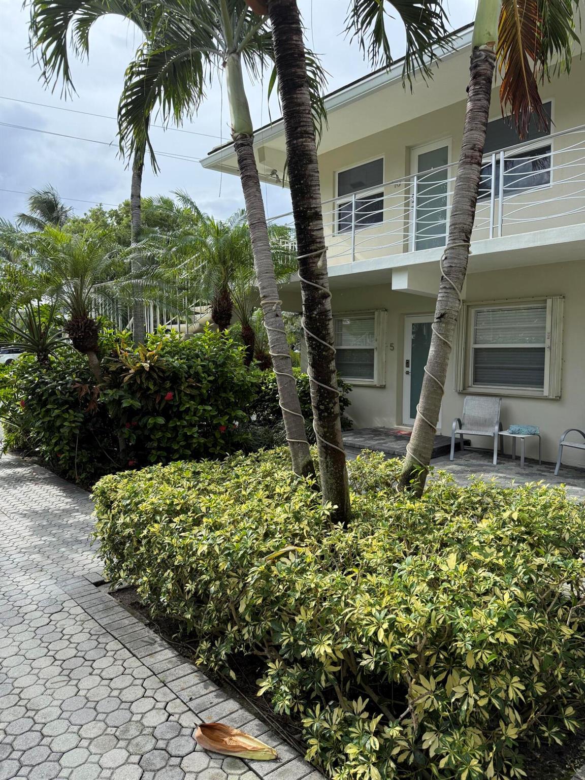 100 Venetian Dr #5
