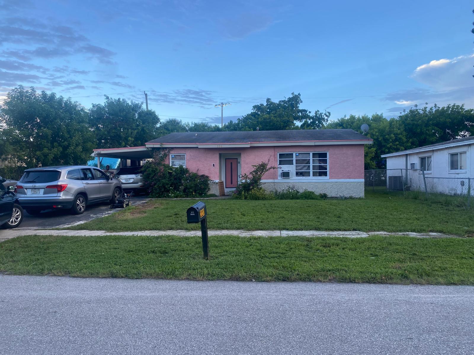 220 NW 20th Ct