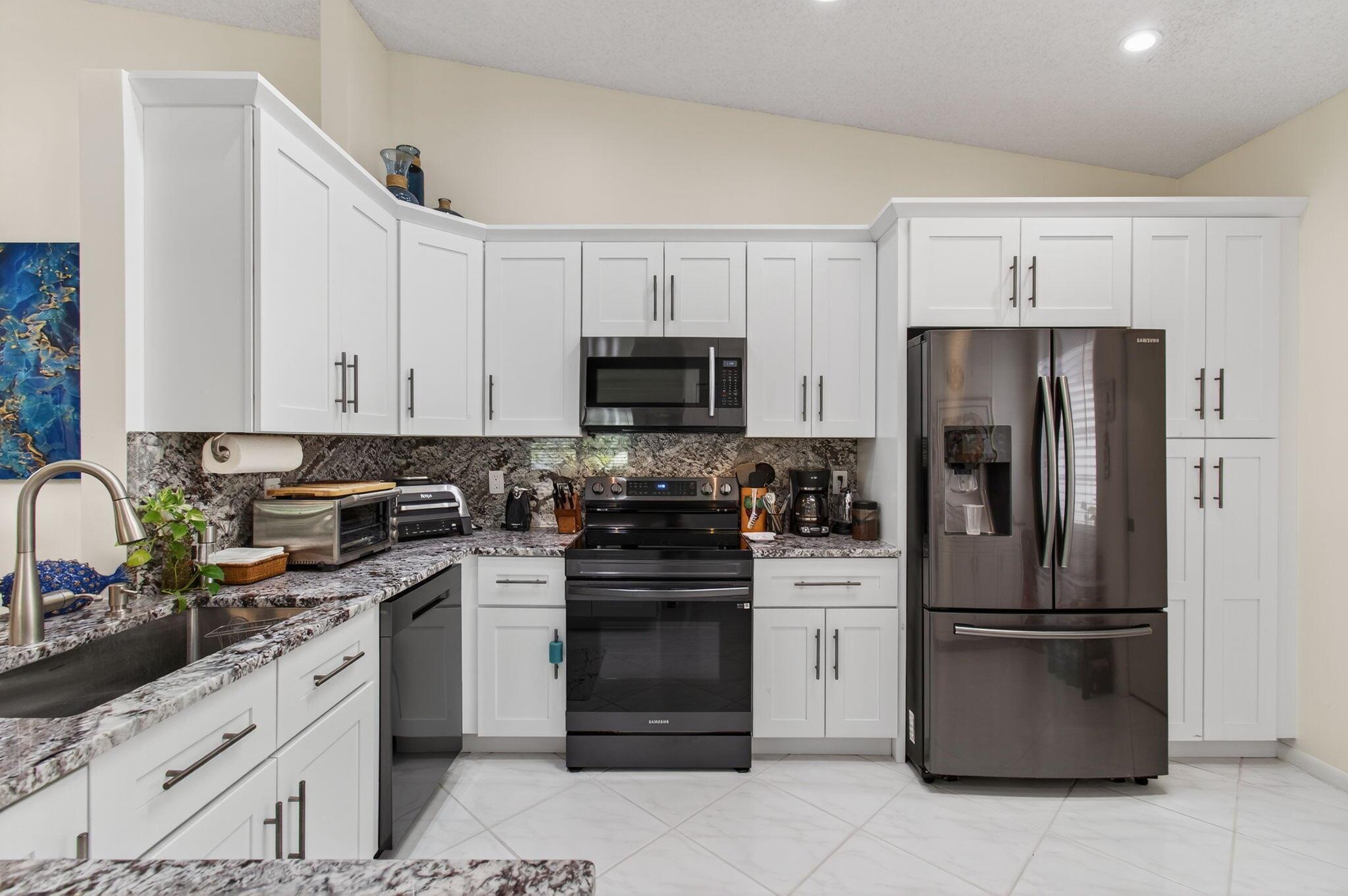 6368 Mill Pointe Cir
