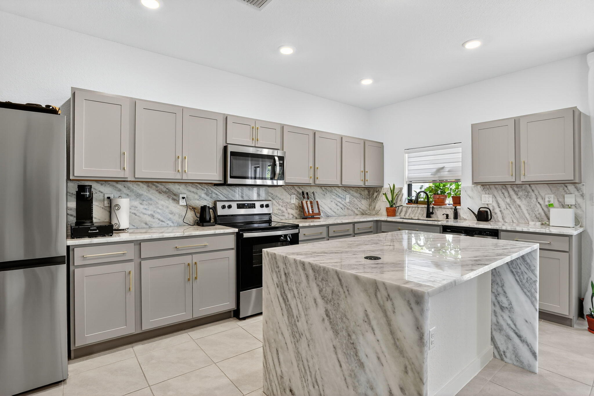 950 NW 3rd Ter