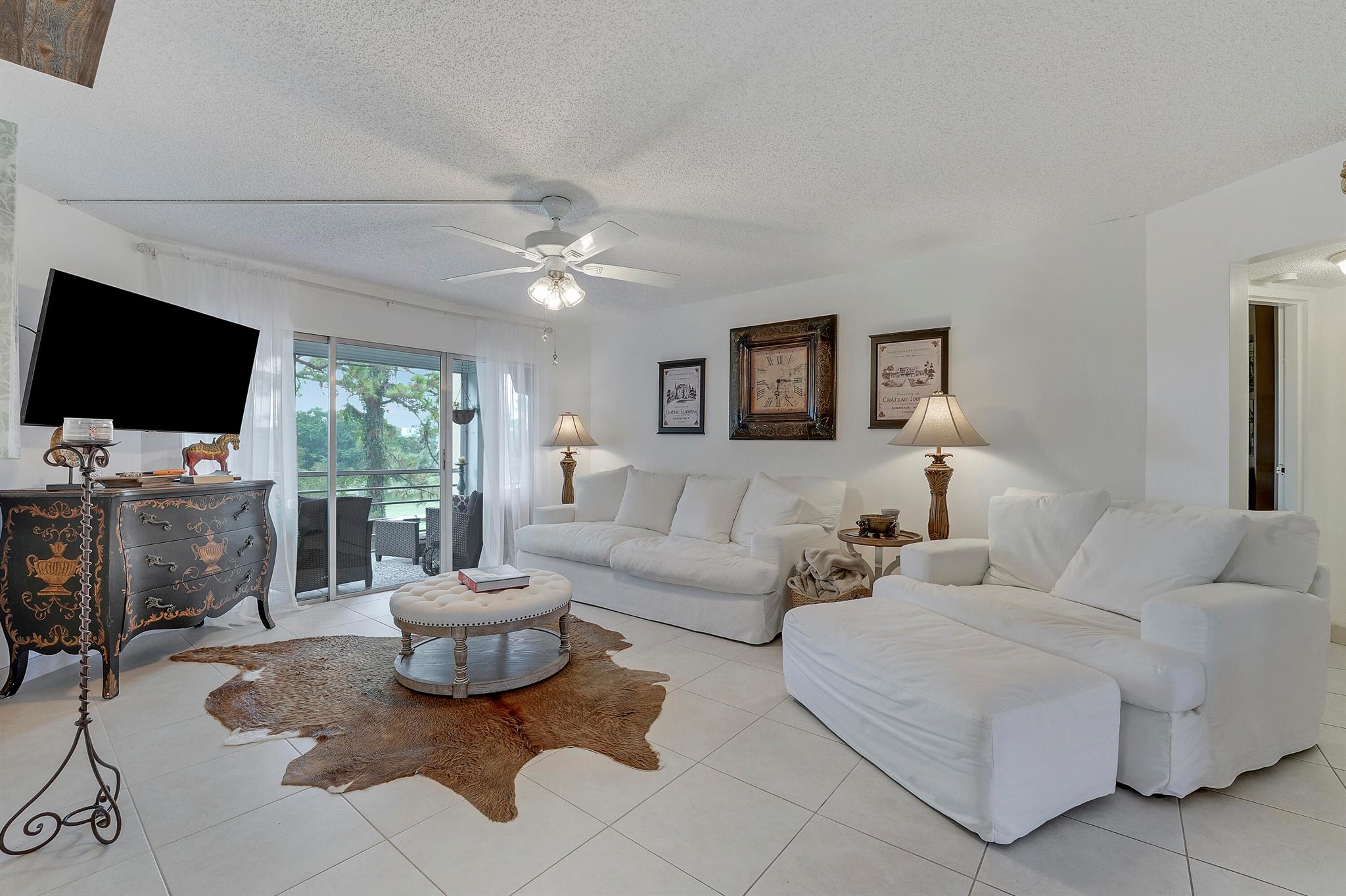 3755 Via Poinciana