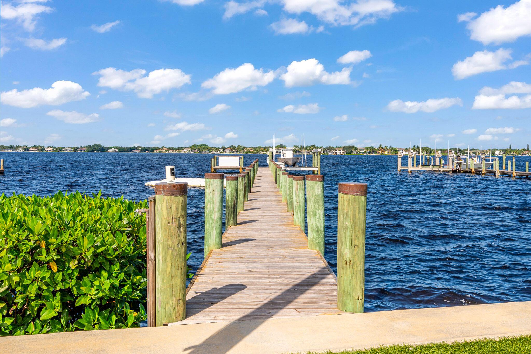 18200 Gardiner Ln Jupiter, FL 33458