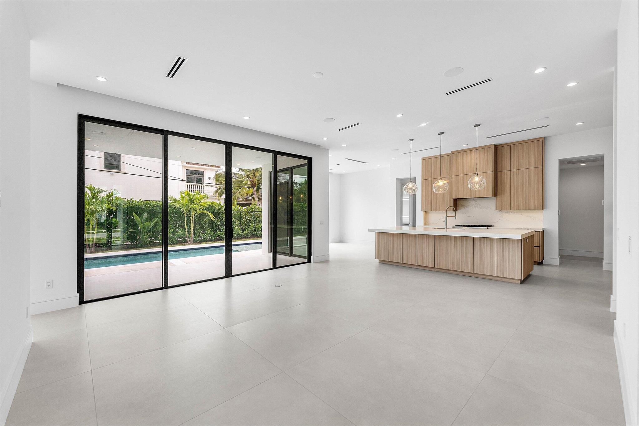 498 NE 6th St Boca Raton, FL 33432