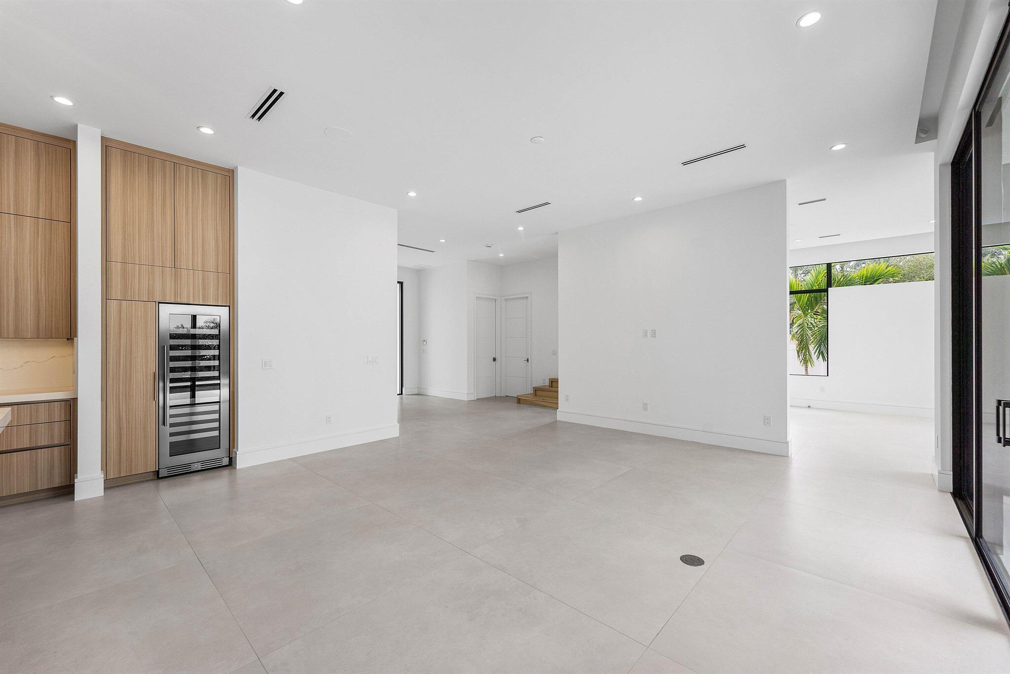 498 NE 6th St Boca Raton, FL 33432