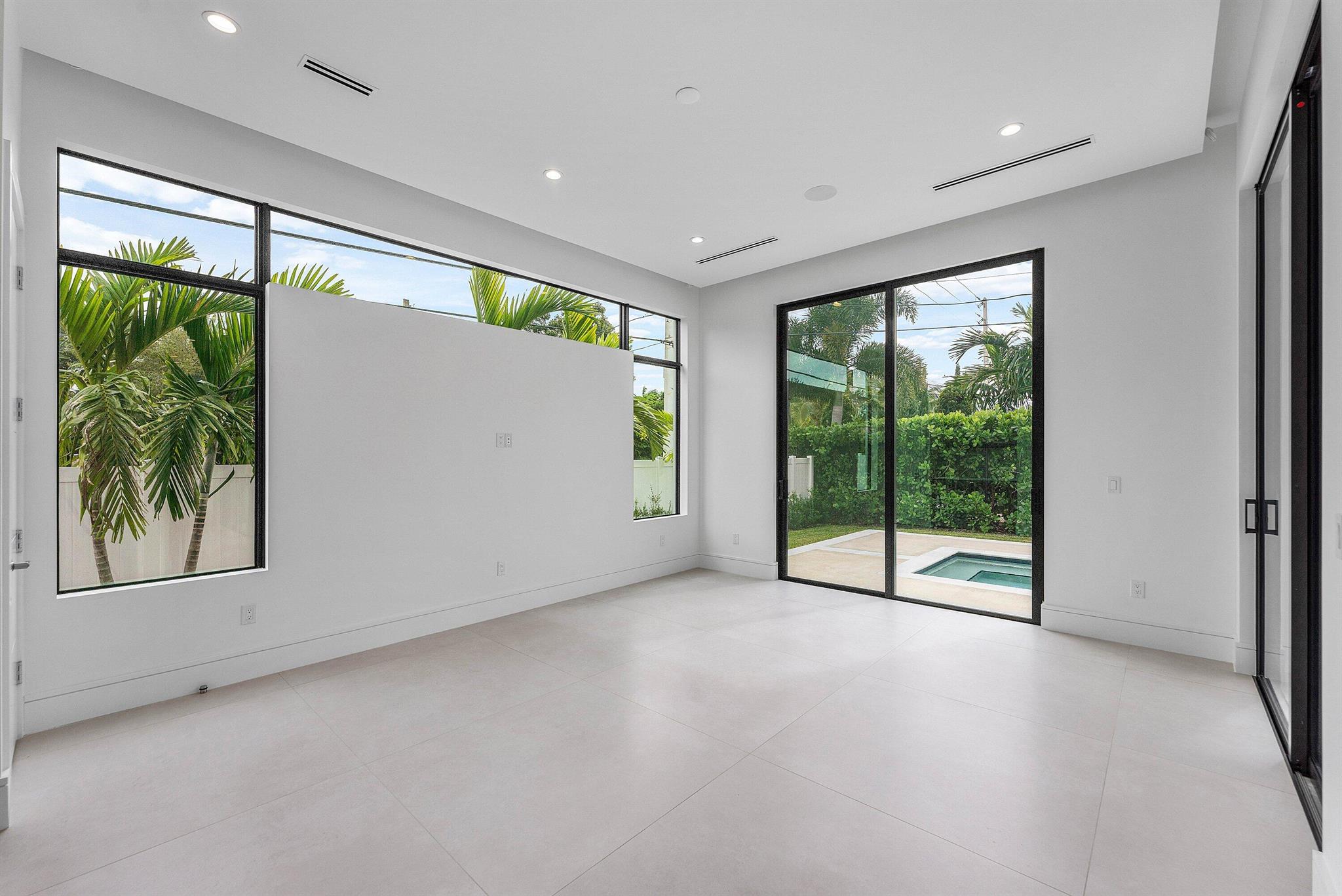 498 NE 6th St Boca Raton, FL 33432