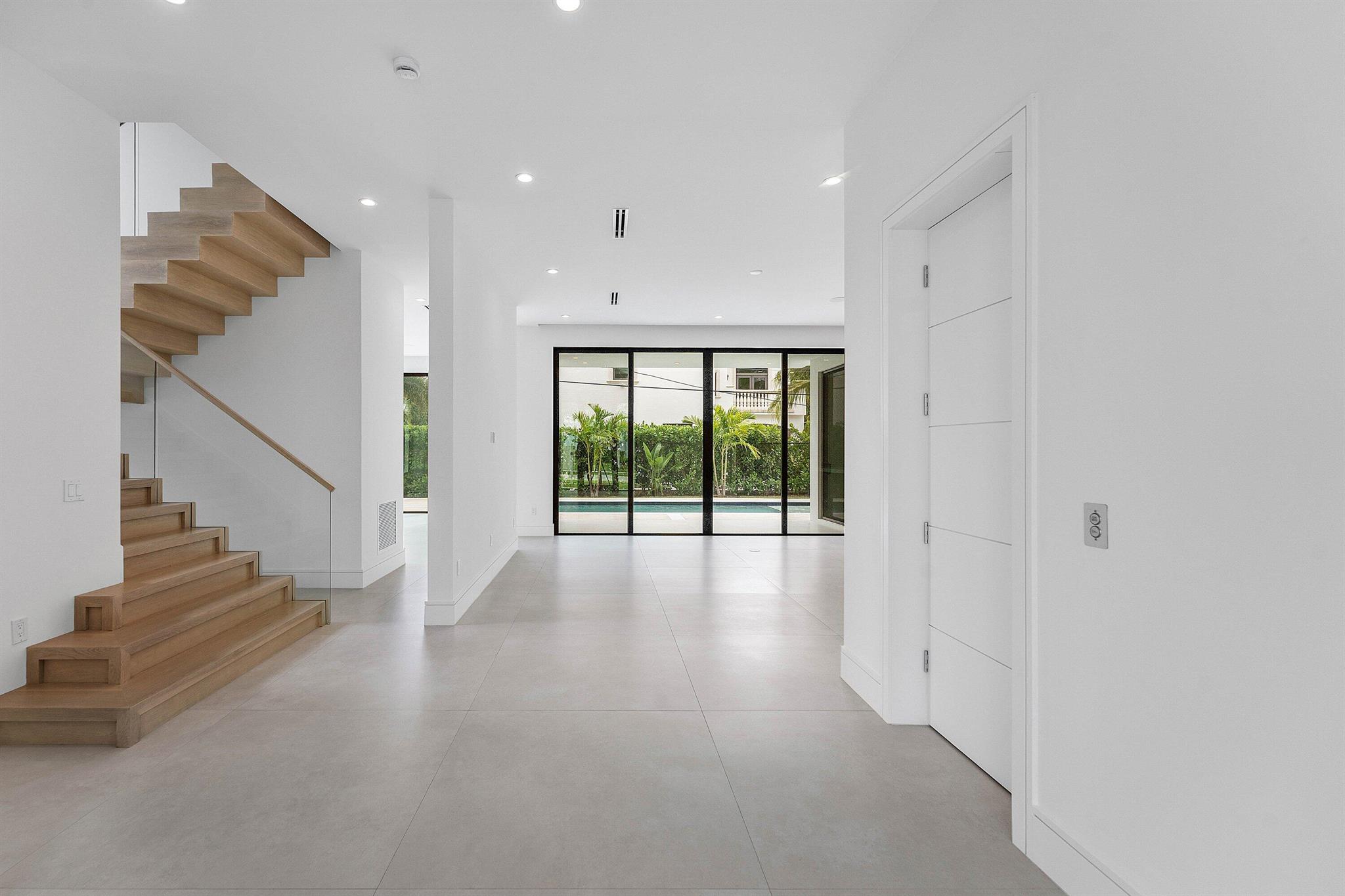 498 NE 6th St Boca Raton, FL 33432