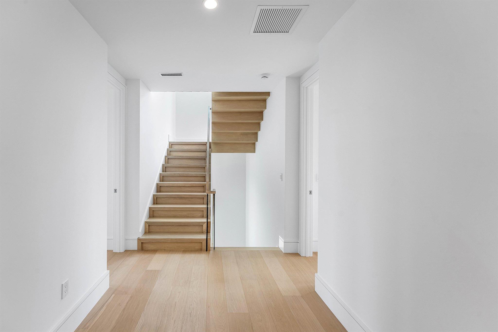 498 NE 6th St Boca Raton, FL 33432