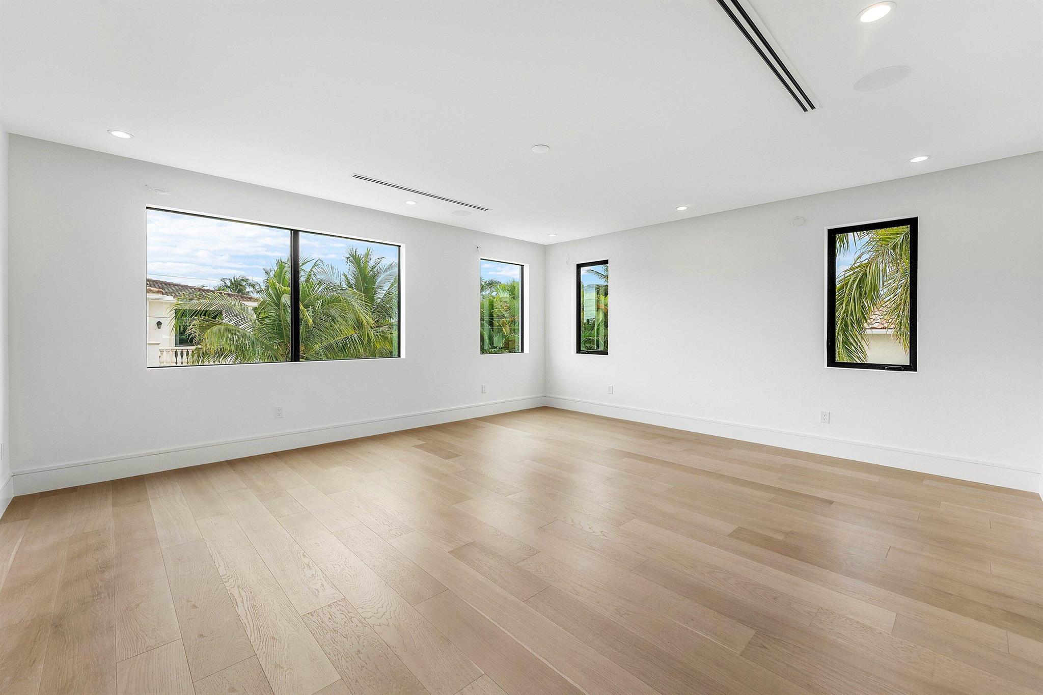 498 NE 6th St Boca Raton, FL 33432