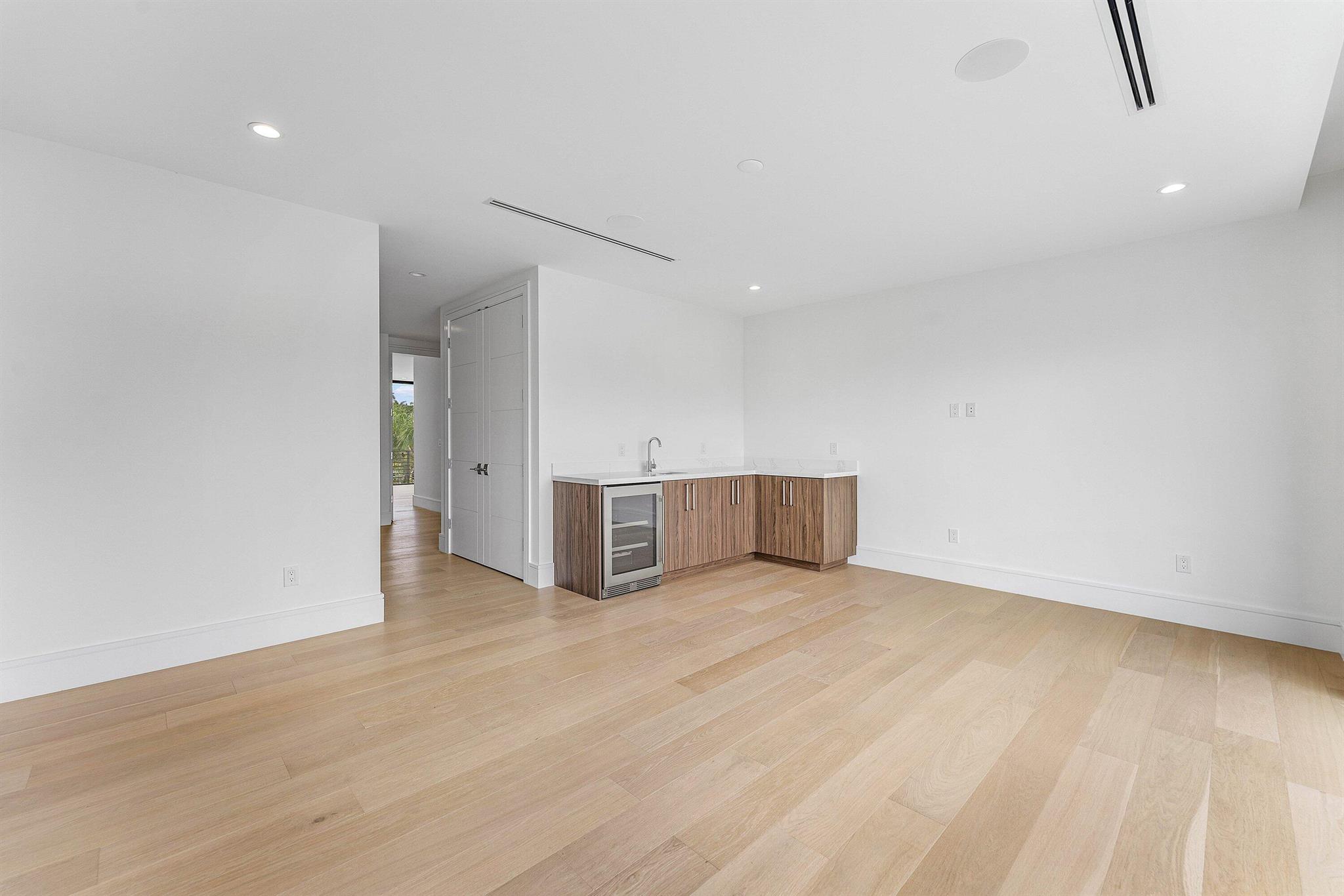 498 NE 6th St Boca Raton, FL 33432