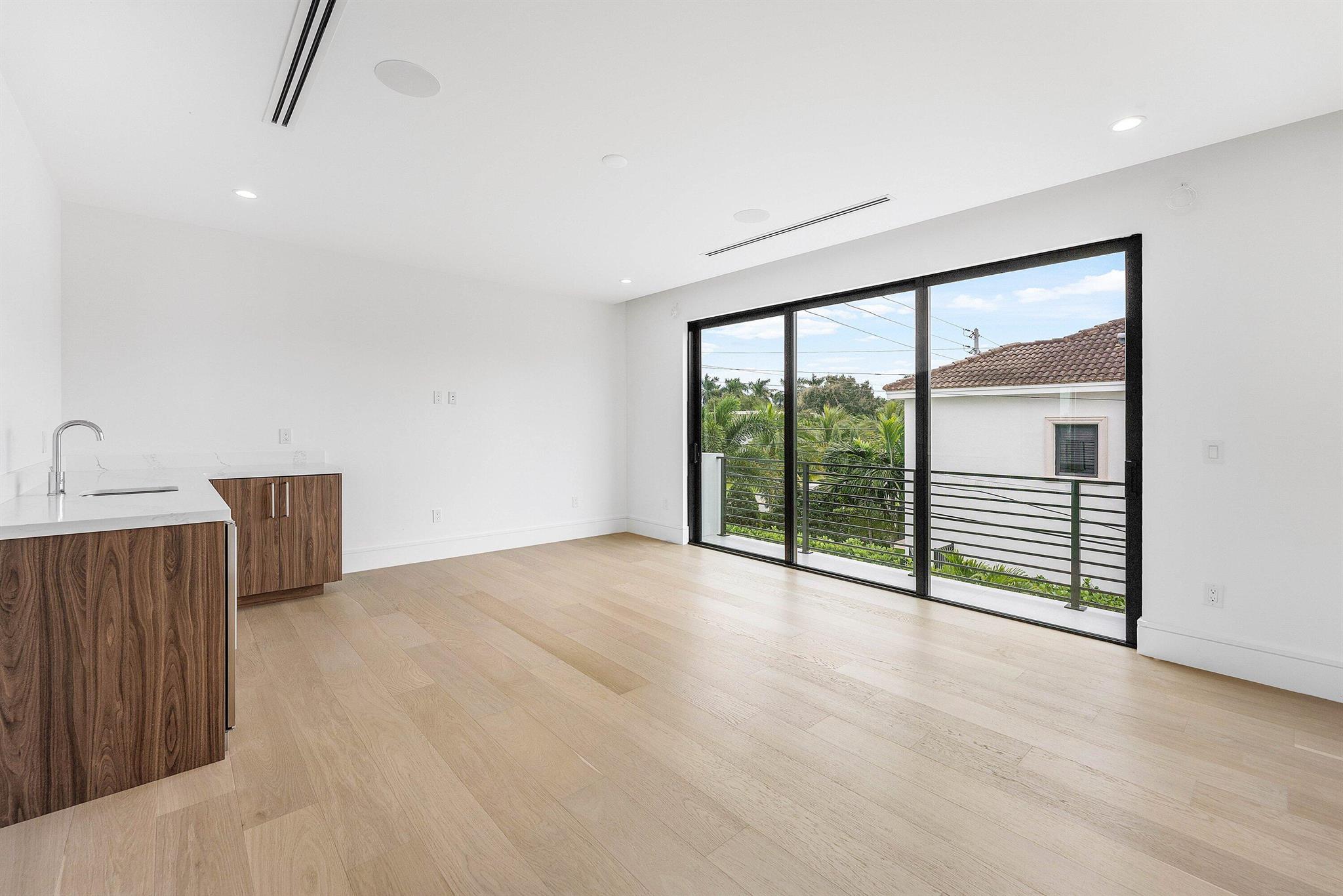 498 NE 6th St Boca Raton, FL 33432