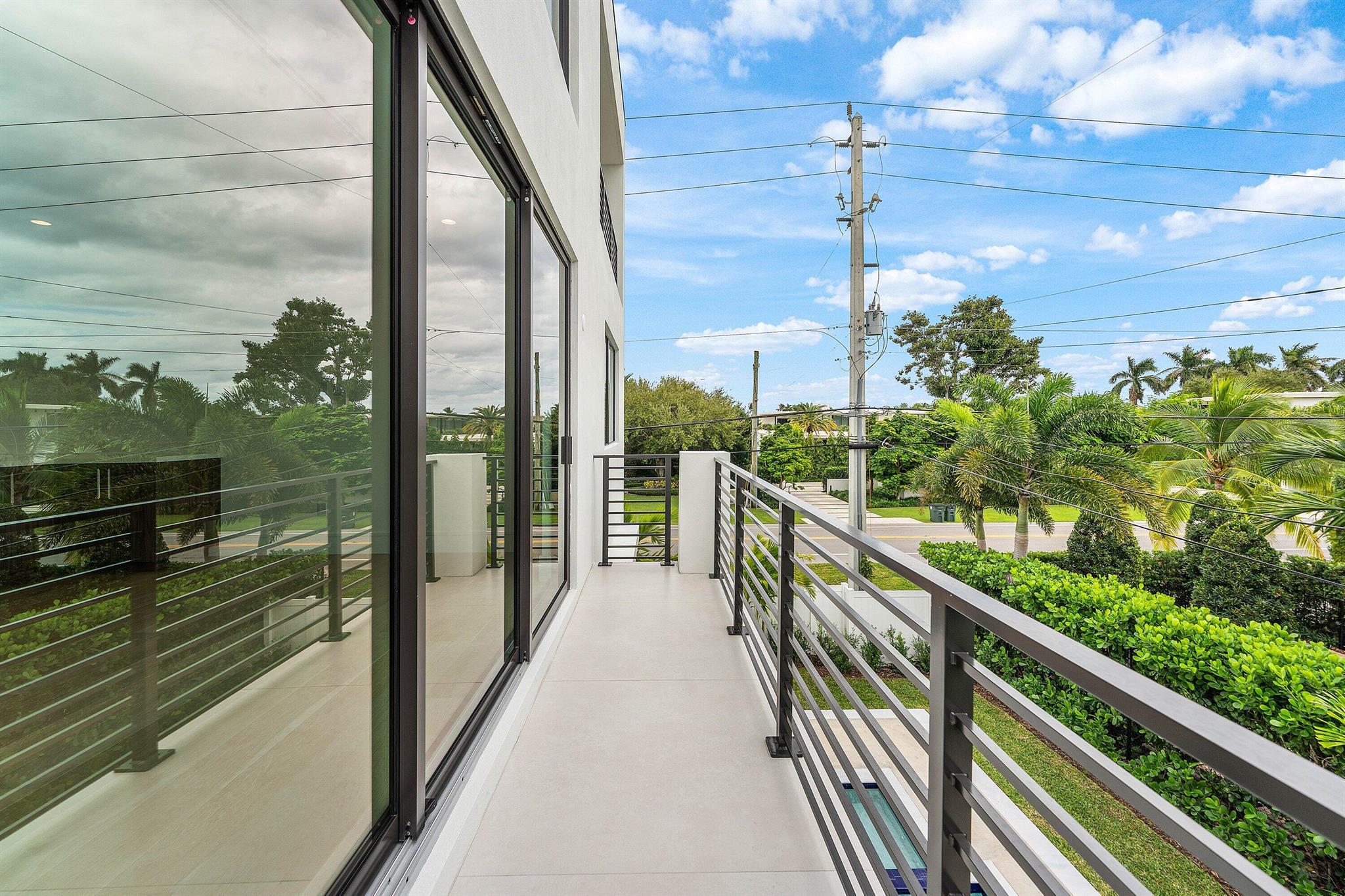 498 NE 6th St Boca Raton, FL 33432