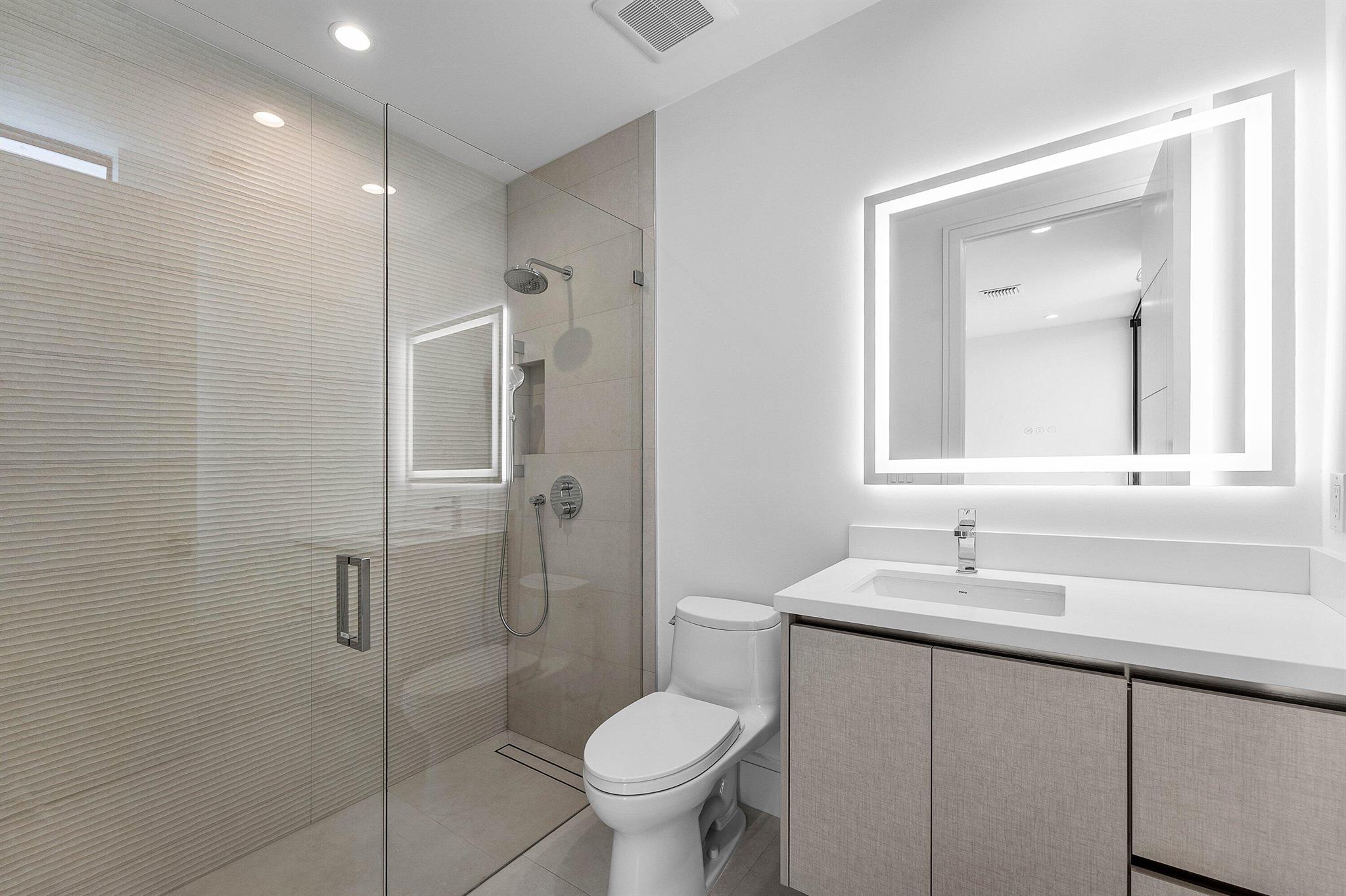 498 NE 6th St Boca Raton, FL 33432