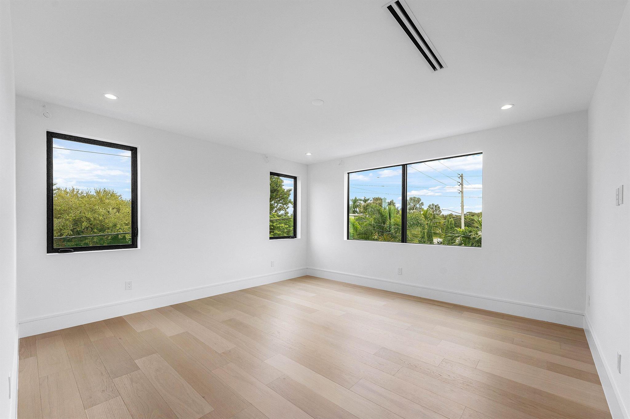 498 NE 6th St Boca Raton, FL 33432