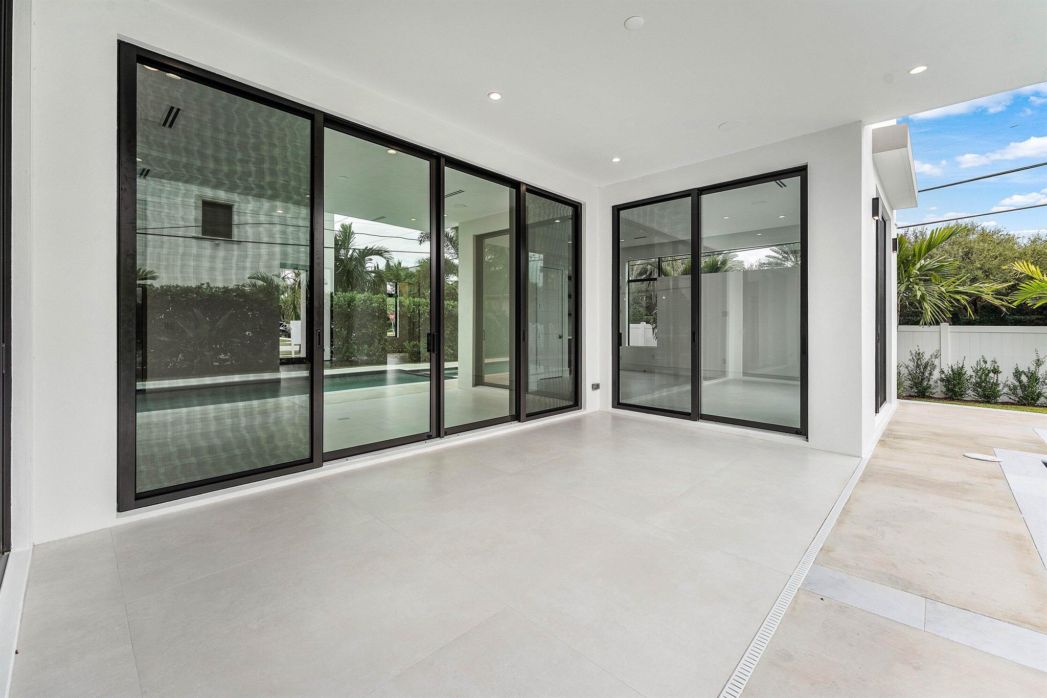 498 NE 6th St Boca Raton, FL 33432