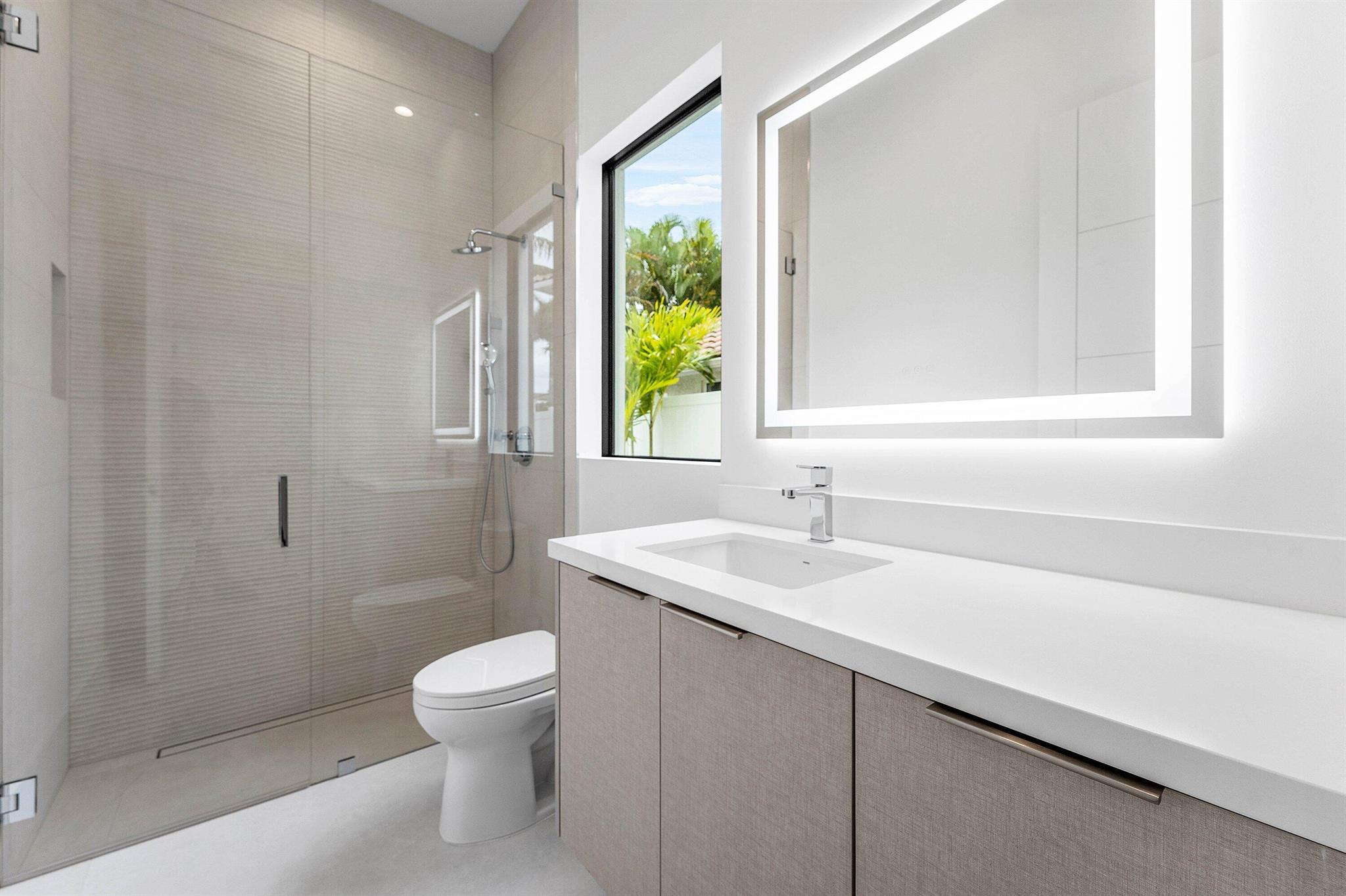 498 NE 6th St Boca Raton, FL 33432