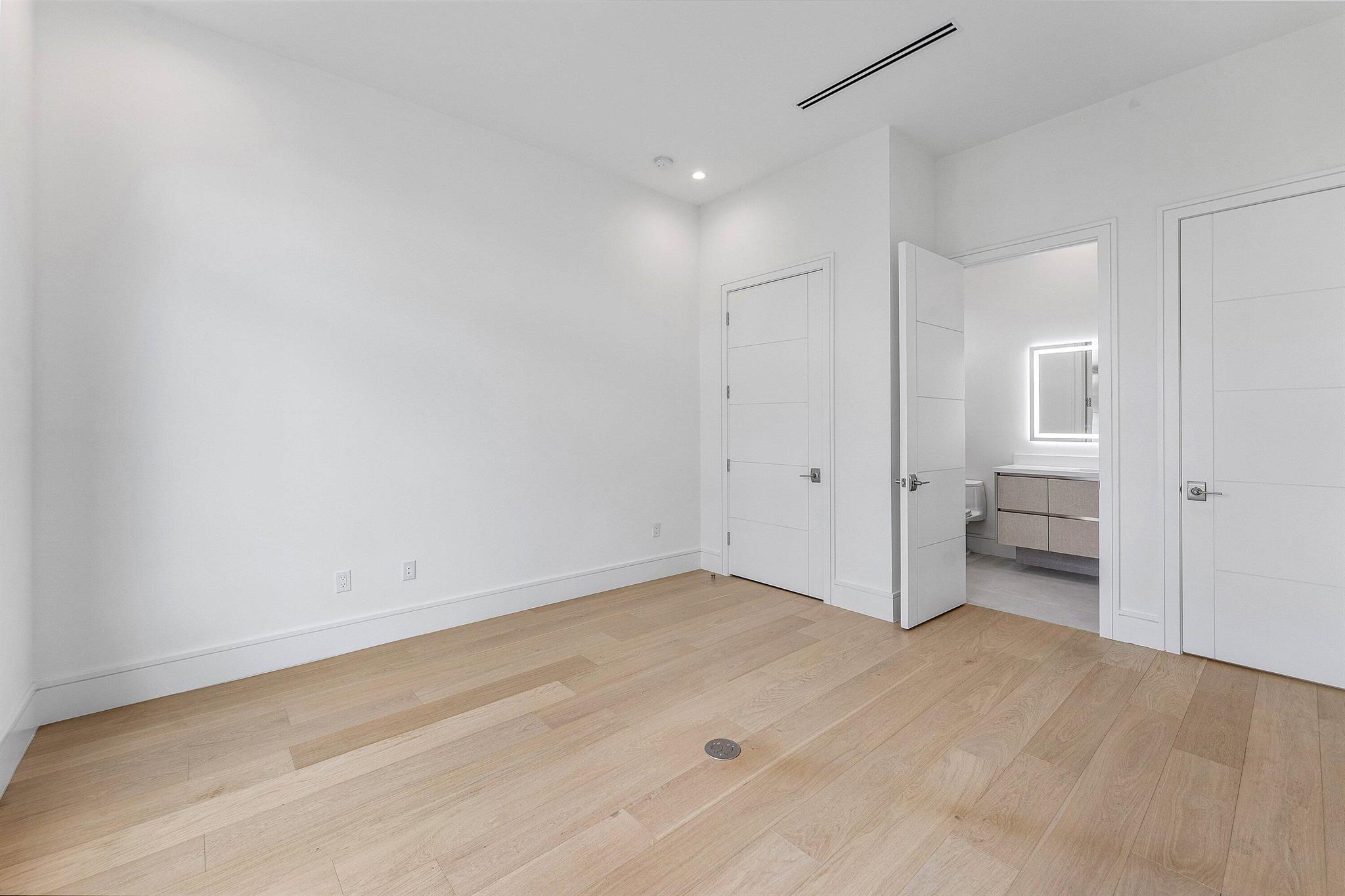 498 NE 6th St Boca Raton, FL 33432