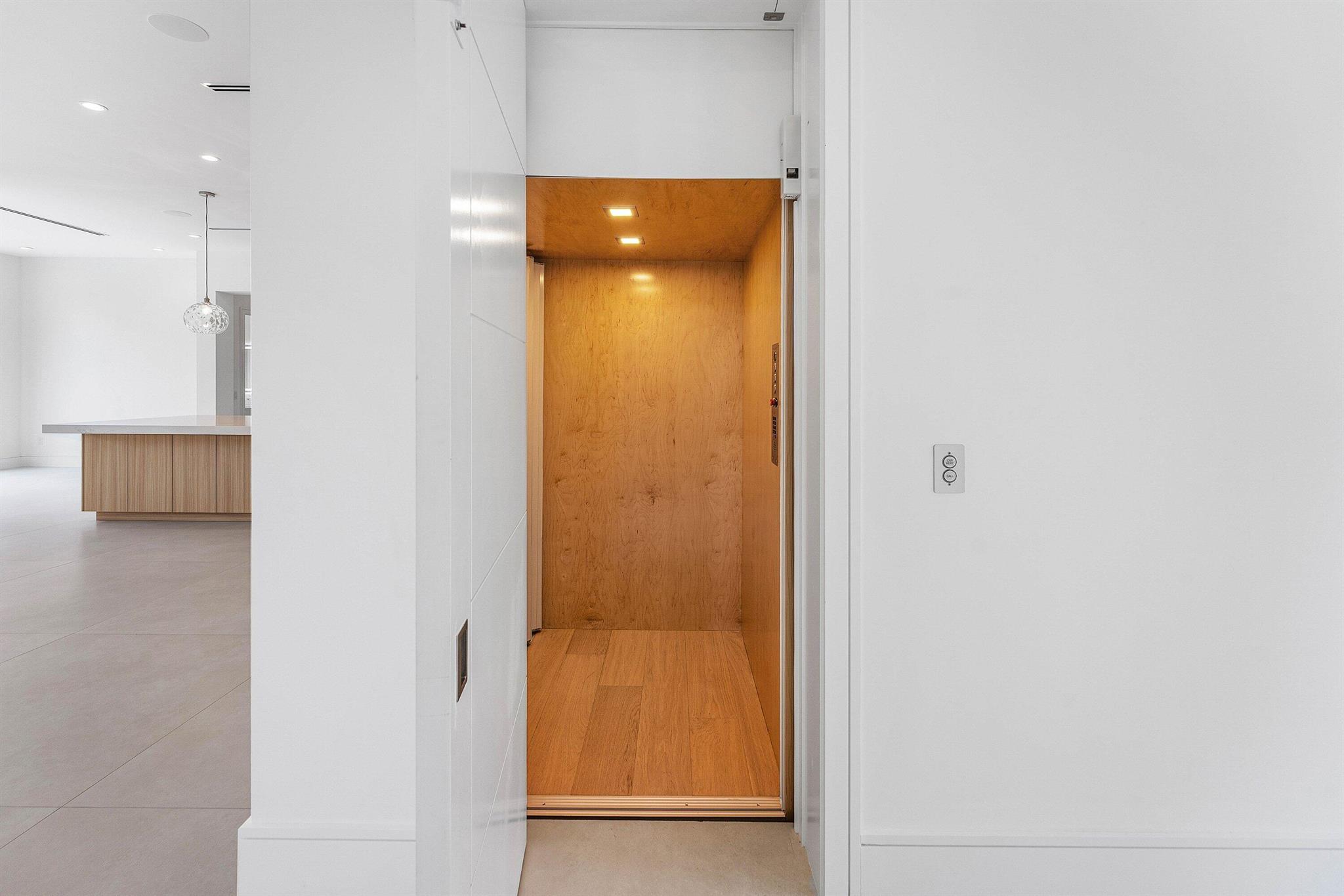 498 NE 6th St Boca Raton, FL 33432