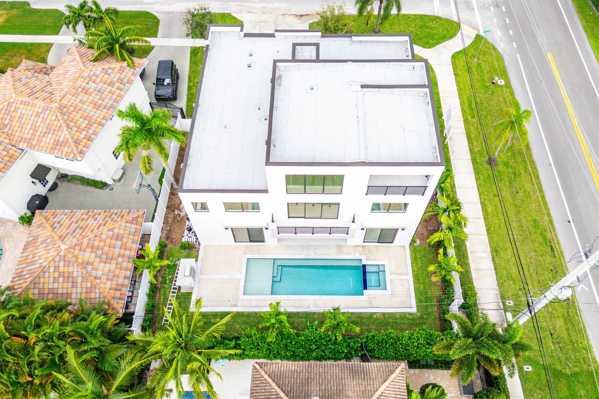 498 NE 6th St Boca Raton, FL 33432
