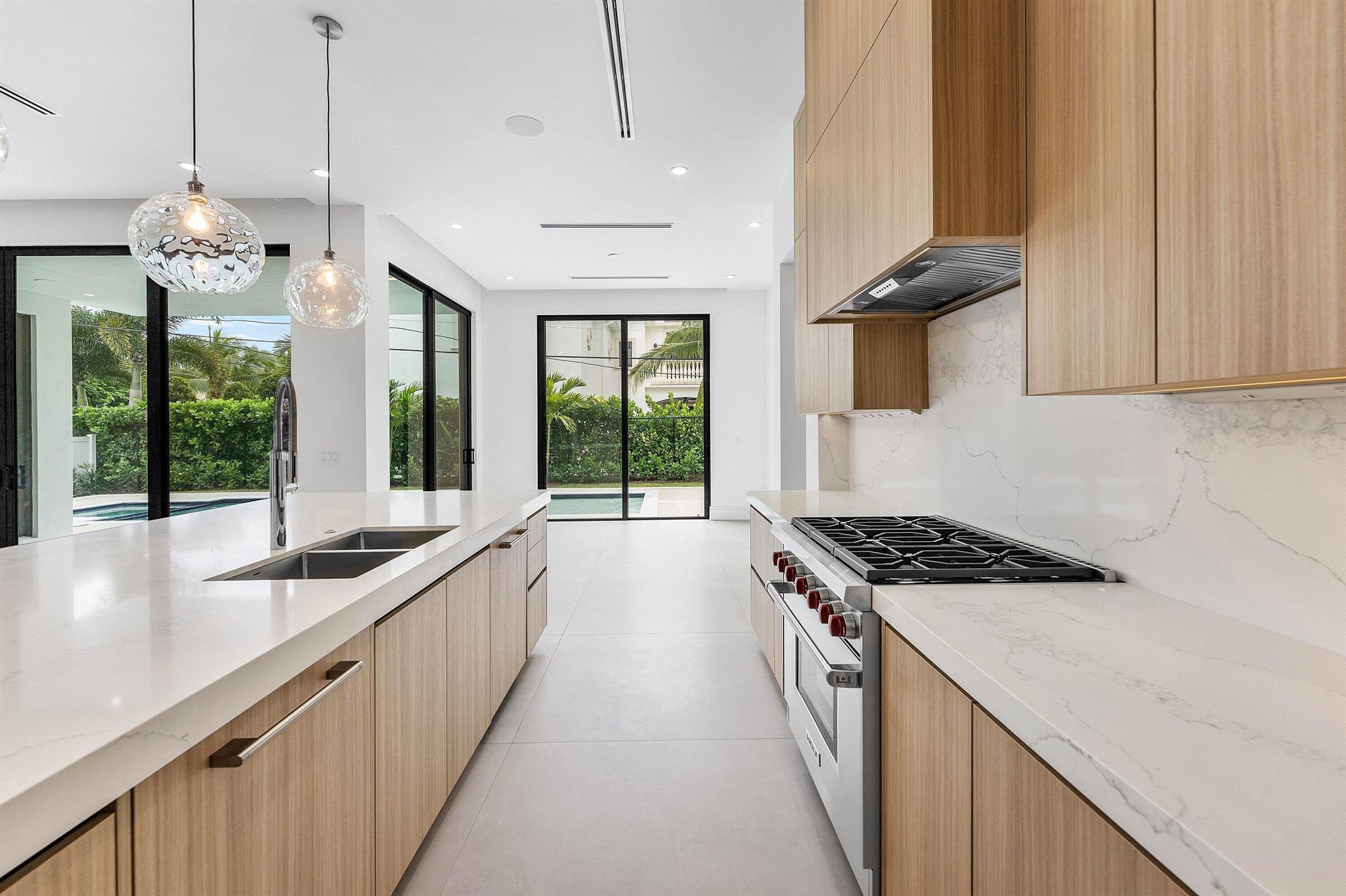 498 NE 6th St Boca Raton, FL 33432