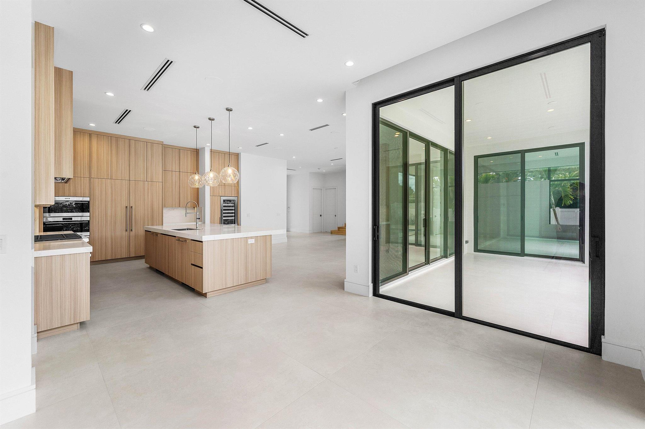 498 NE 6th St Boca Raton, FL 33432