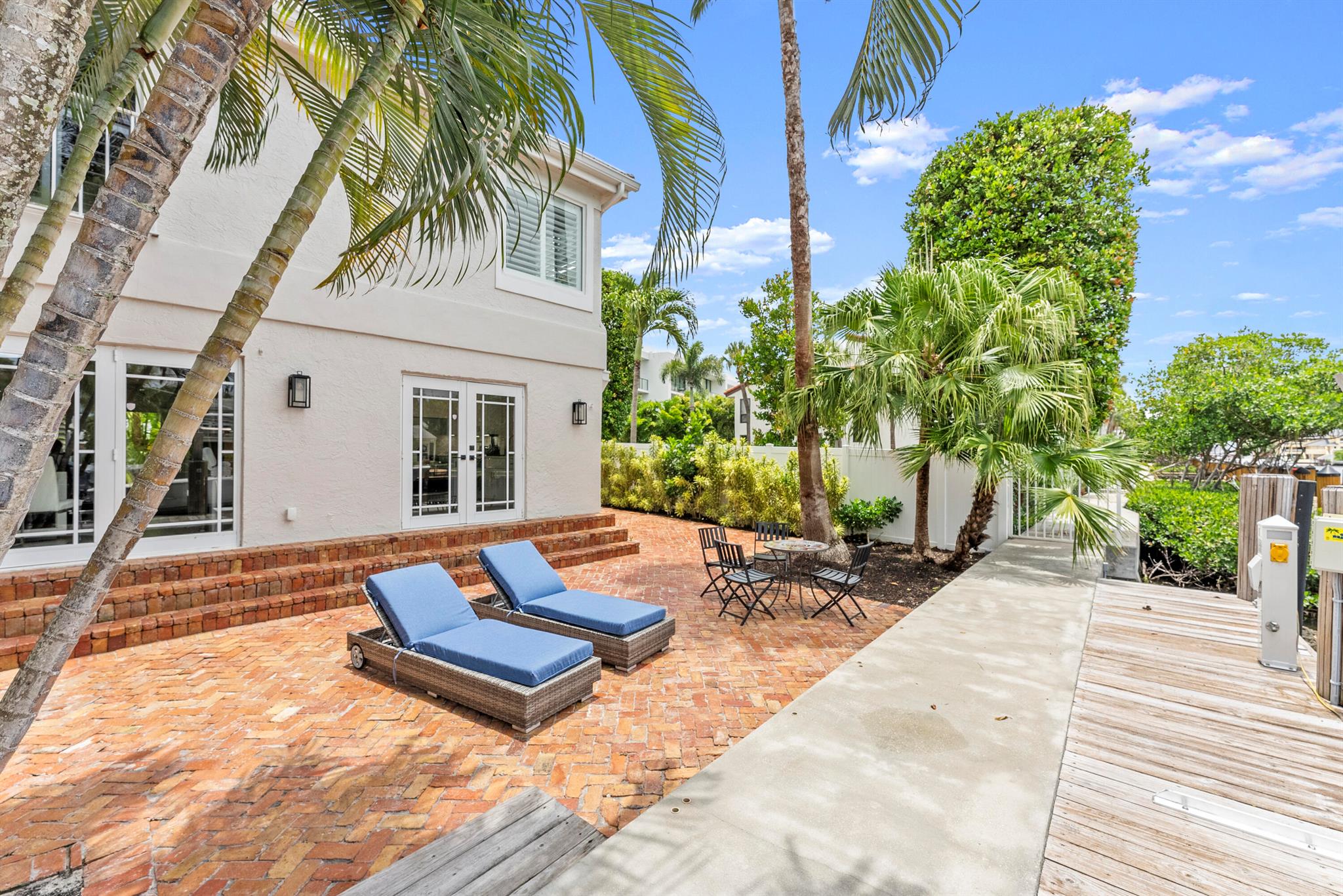 802 Andrews Ave Delray Beach, FL 33483