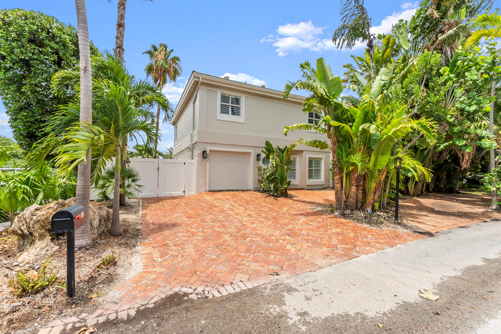 802 Andrews Ave Delray Beach, FL 33483