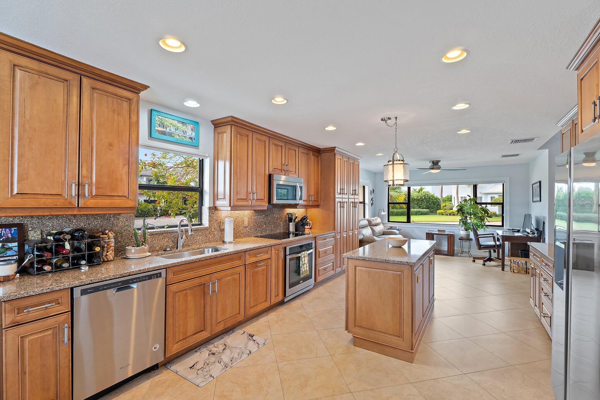 348 River Dr Tequesta, FL 33469