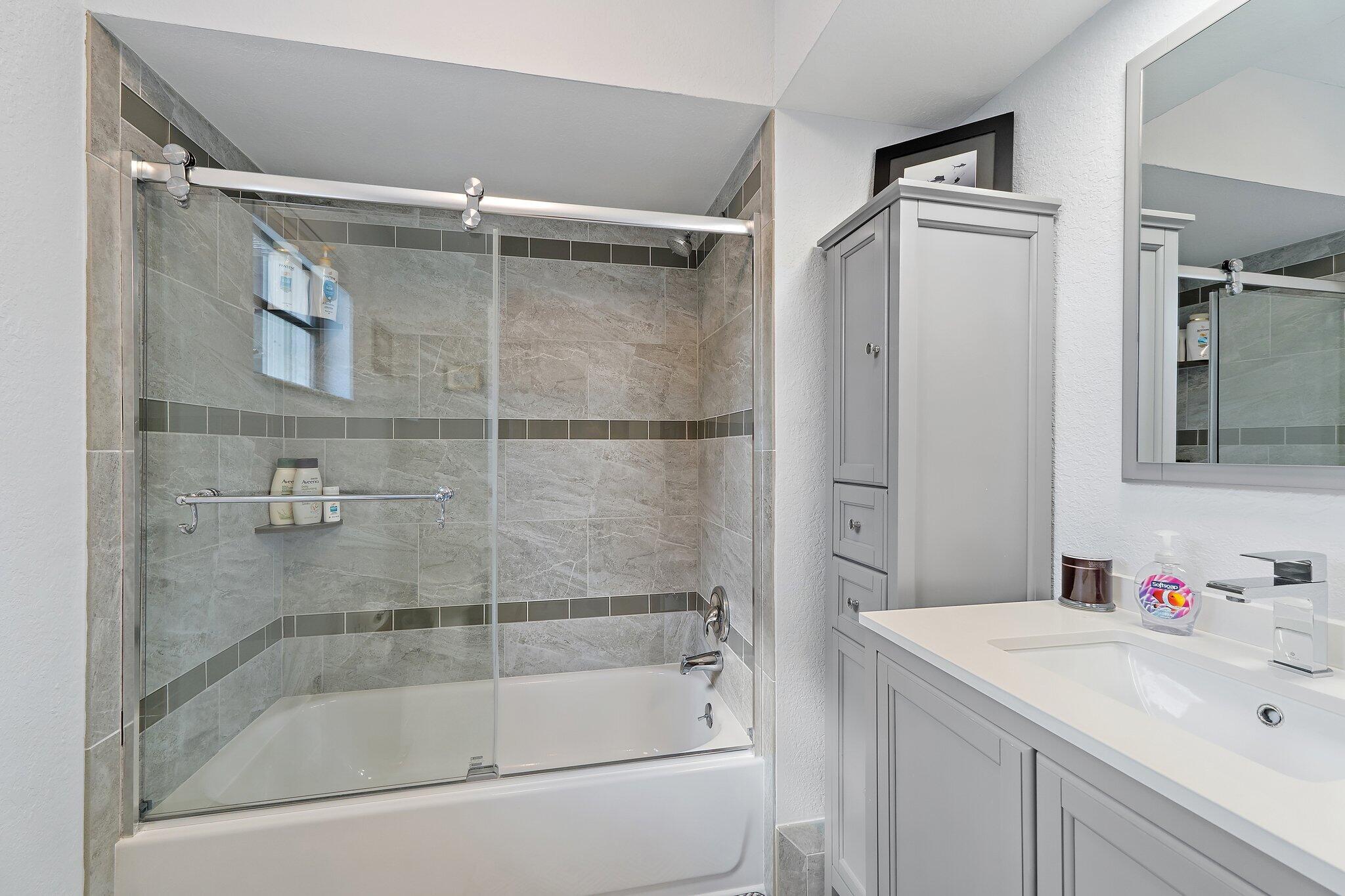 348 River Dr Tequesta, FL 33469