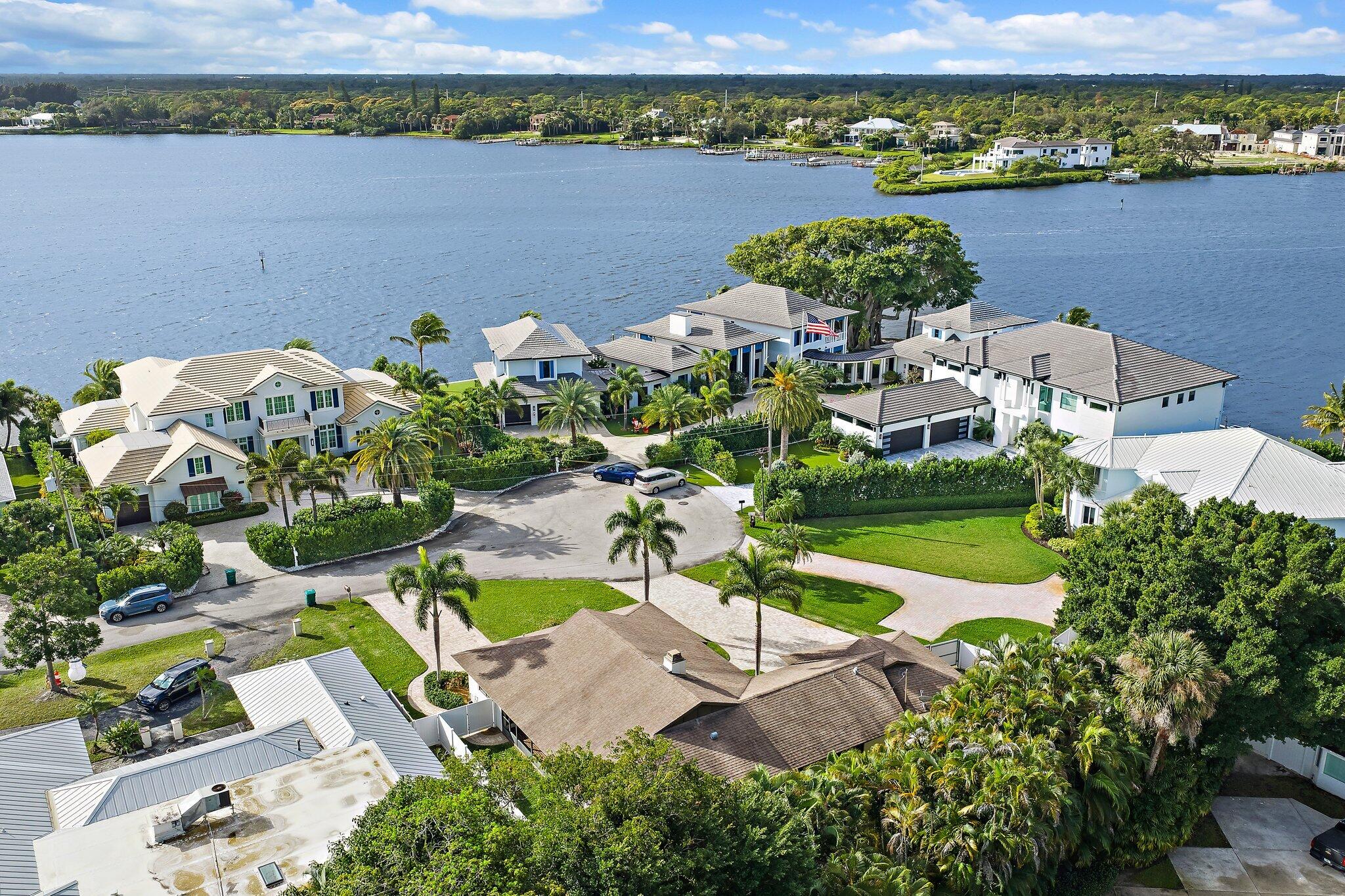 348 River Dr Tequesta, FL 33469