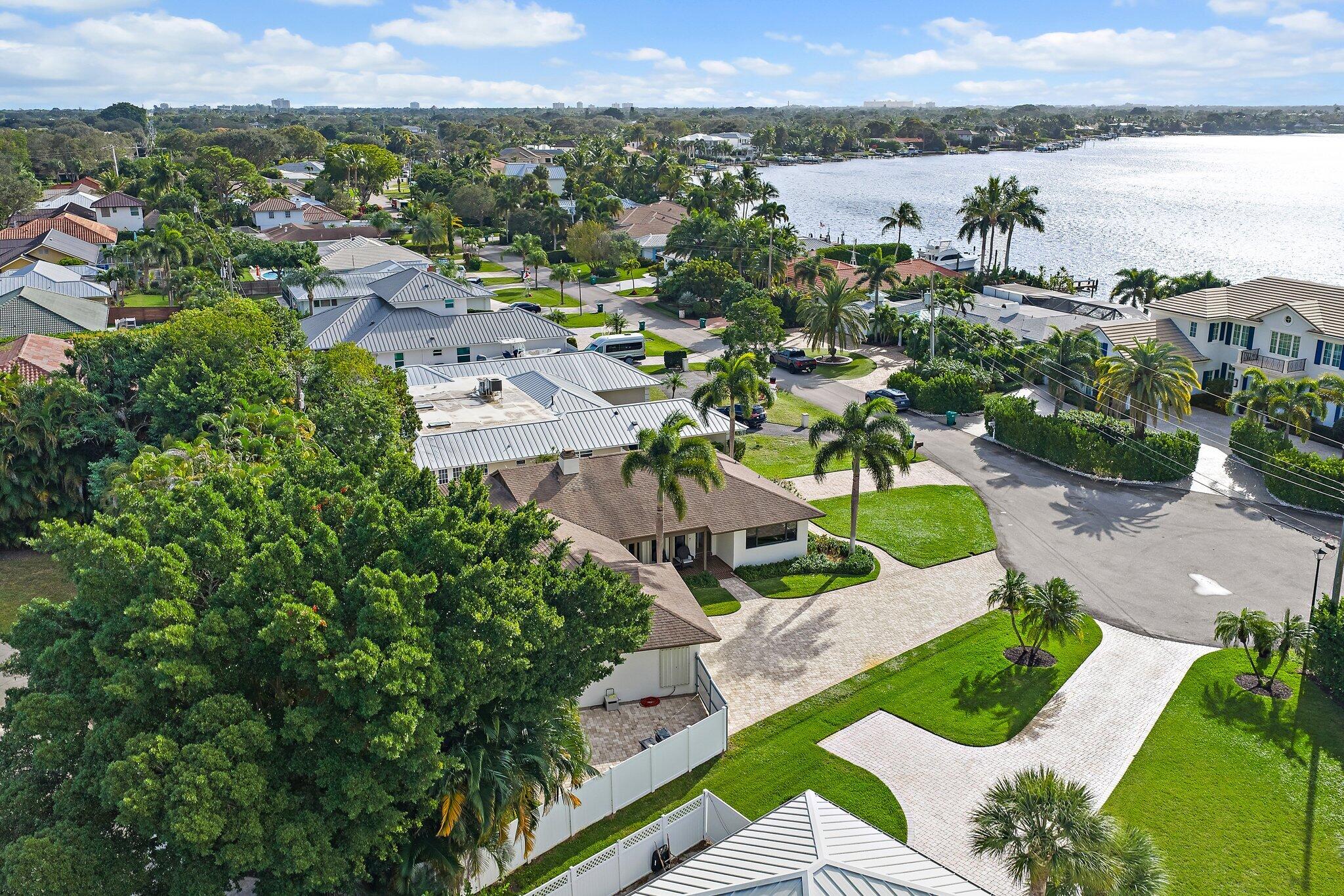 348 River Dr Tequesta, FL 33469