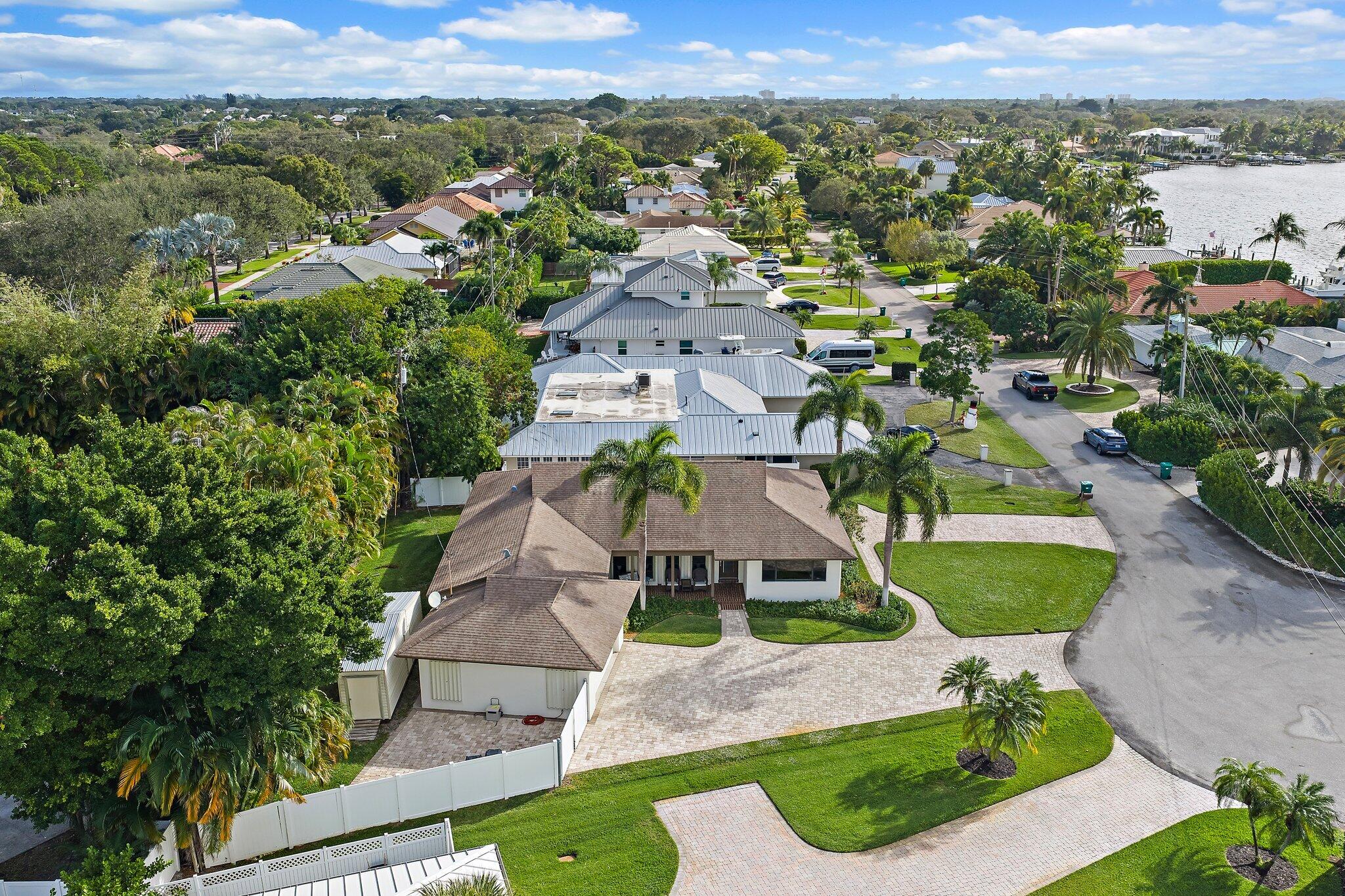 348 River Dr Tequesta, FL 33469