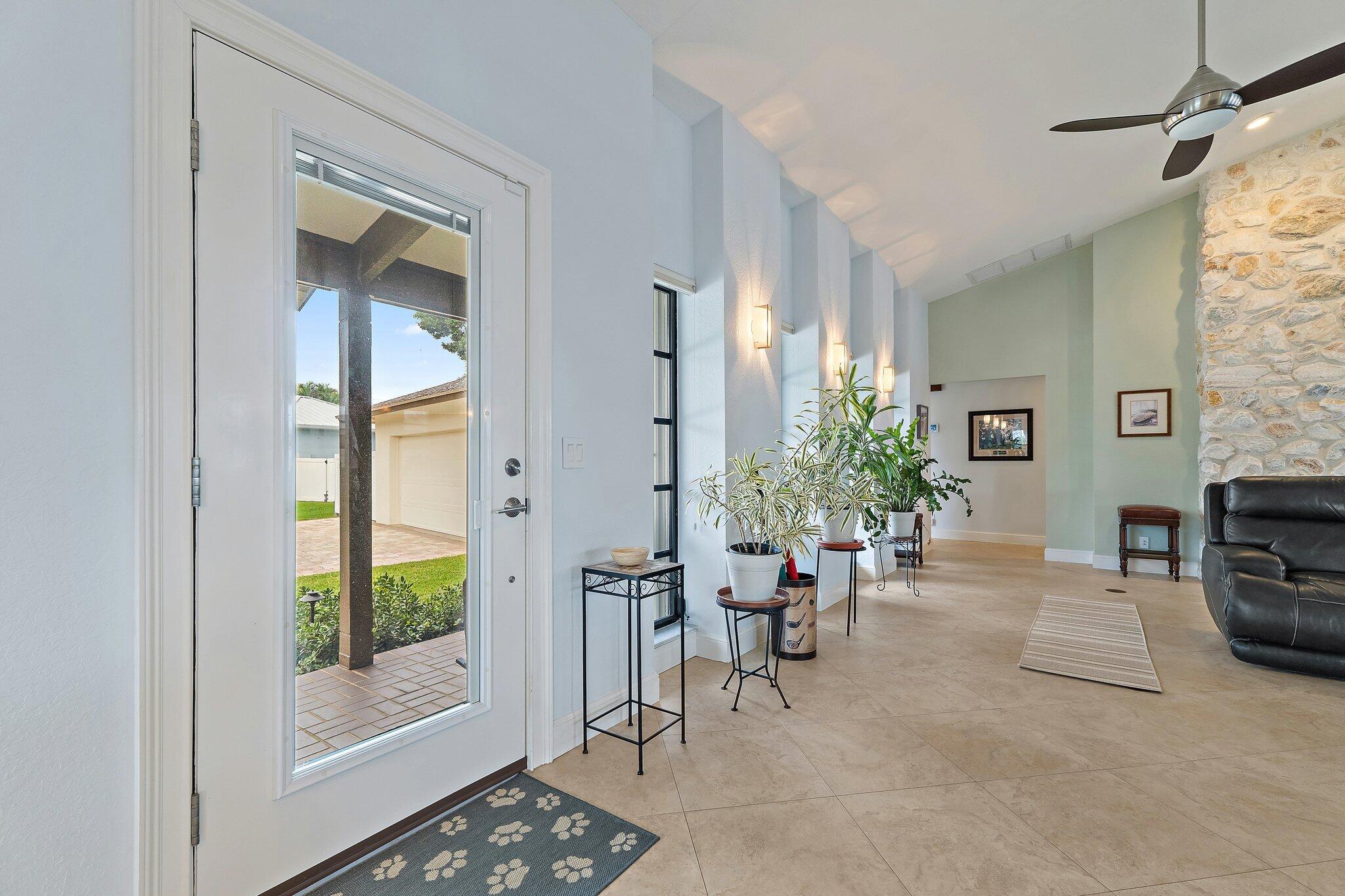 348 River Dr Tequesta, FL 33469