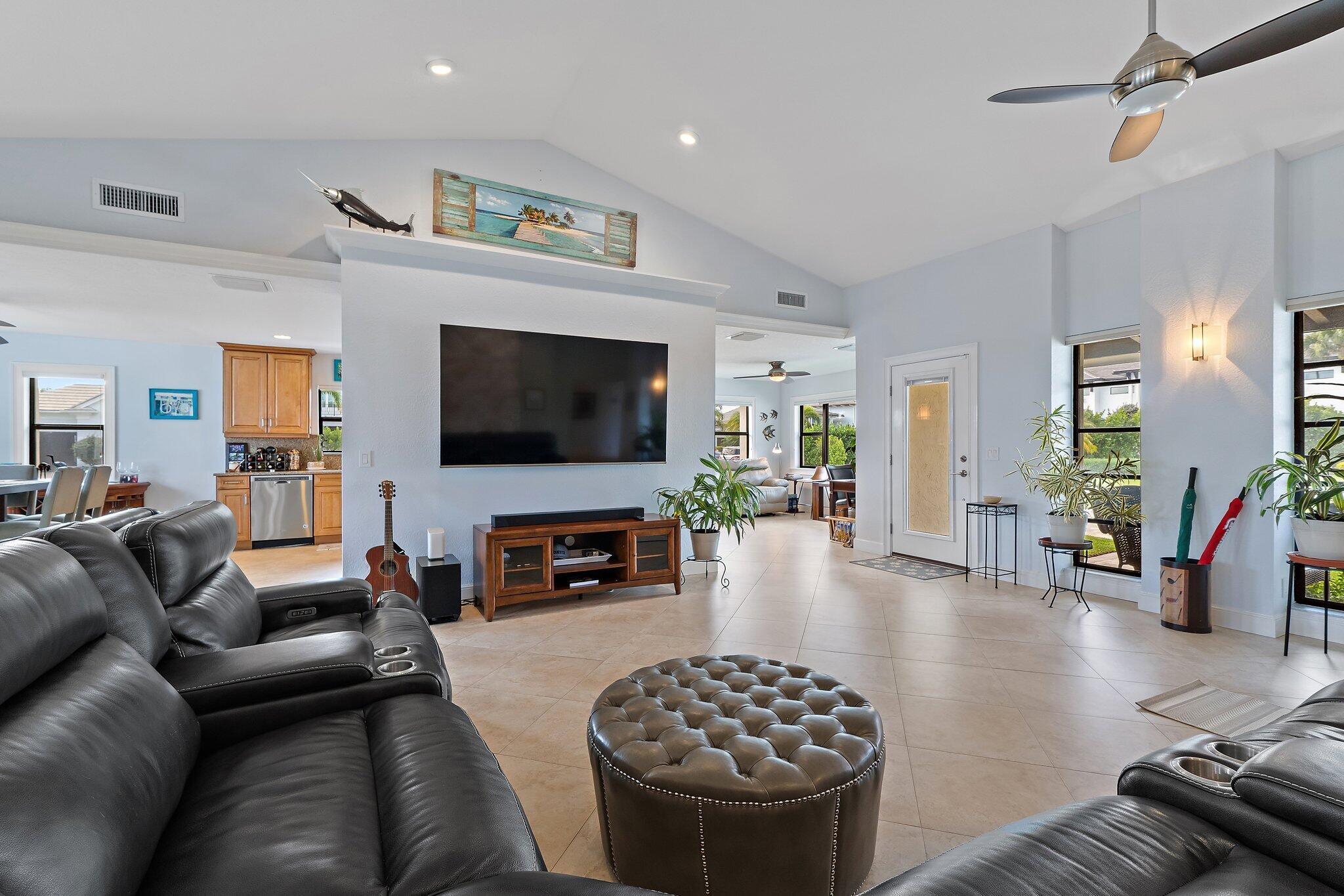 348 River Dr Tequesta, FL 33469