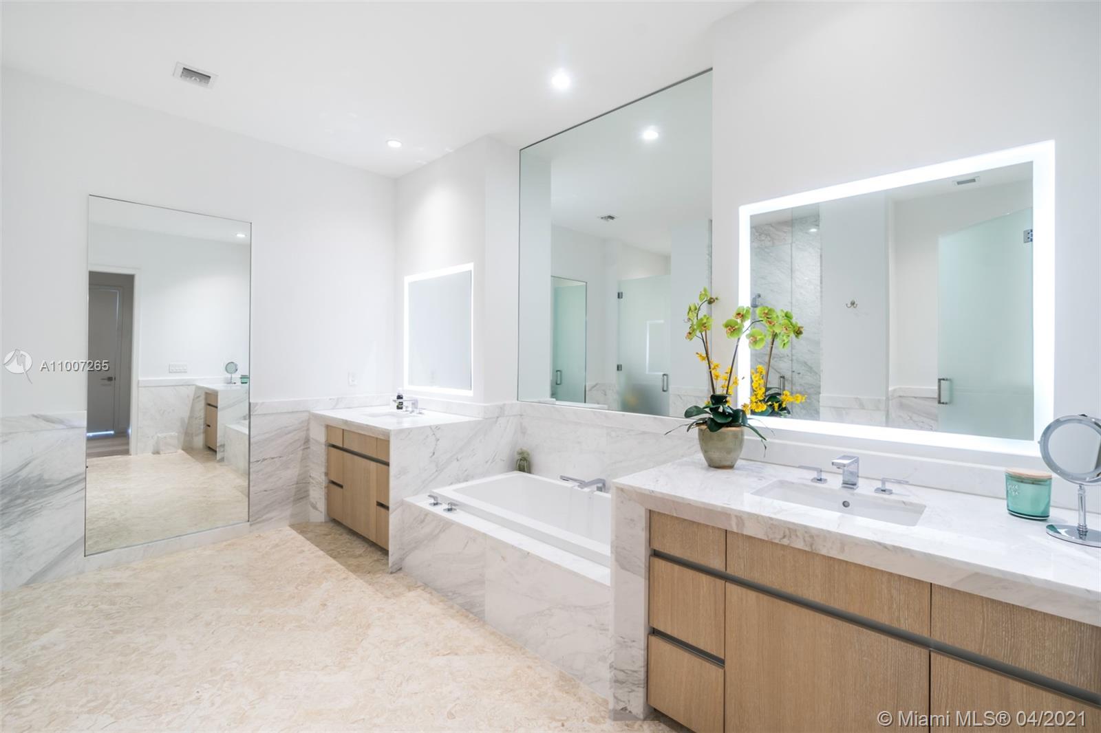 2821 S Bayshore Dr #11D Miami, FL 33133