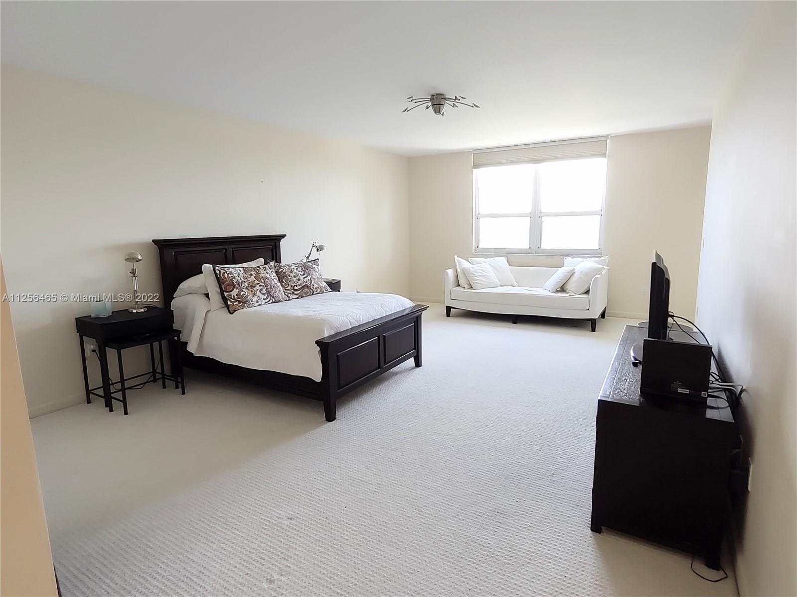 image Grand Bay Residences24