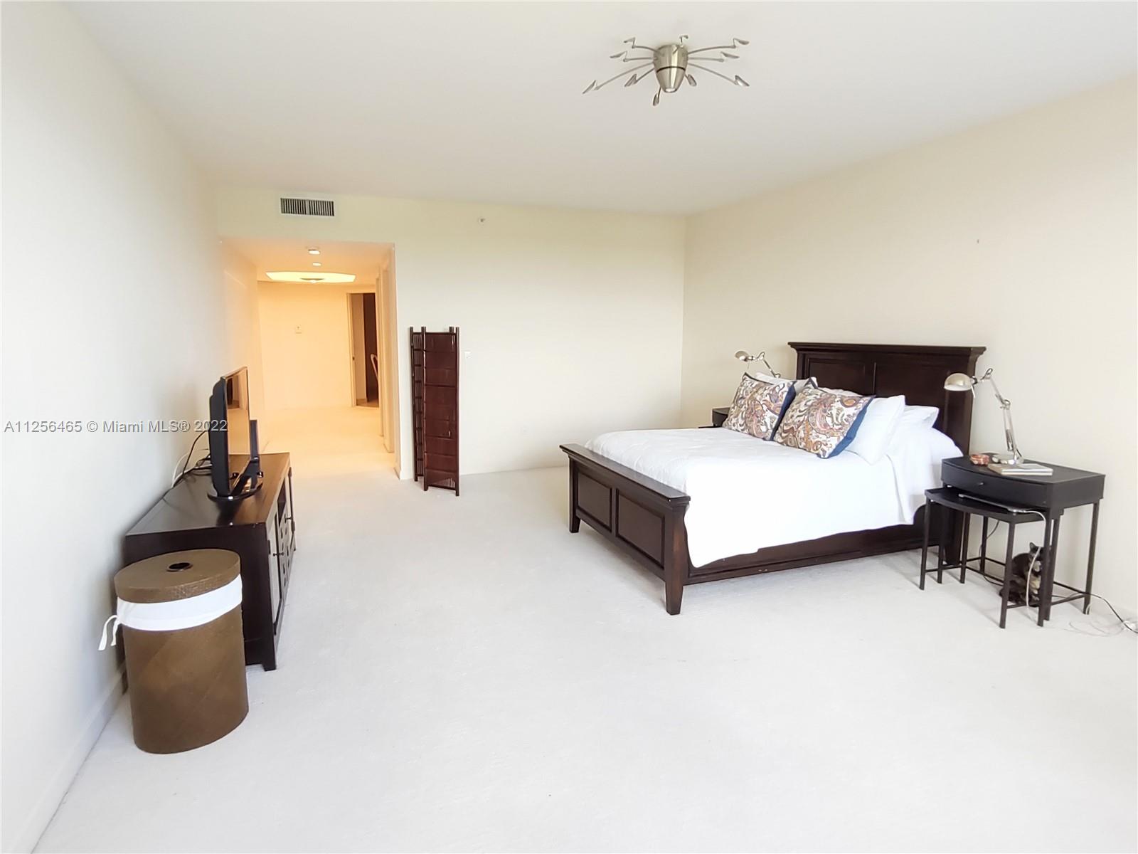 image Grand Bay Residences25