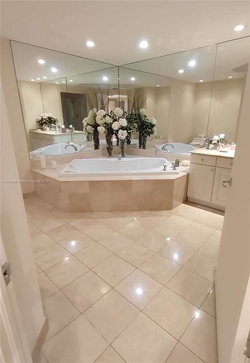 image Grand Bay Residences31