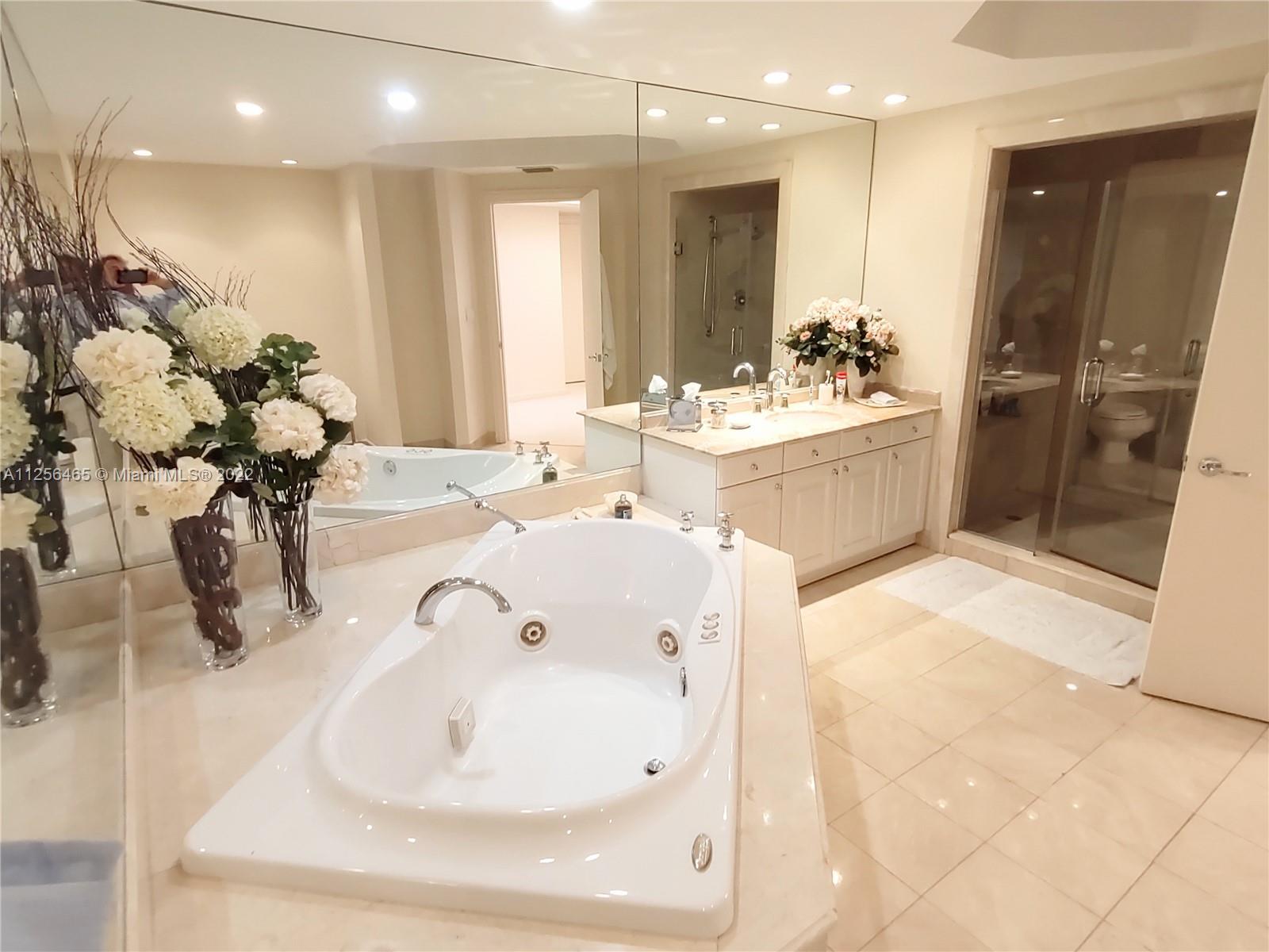 image Grand Bay Residences32