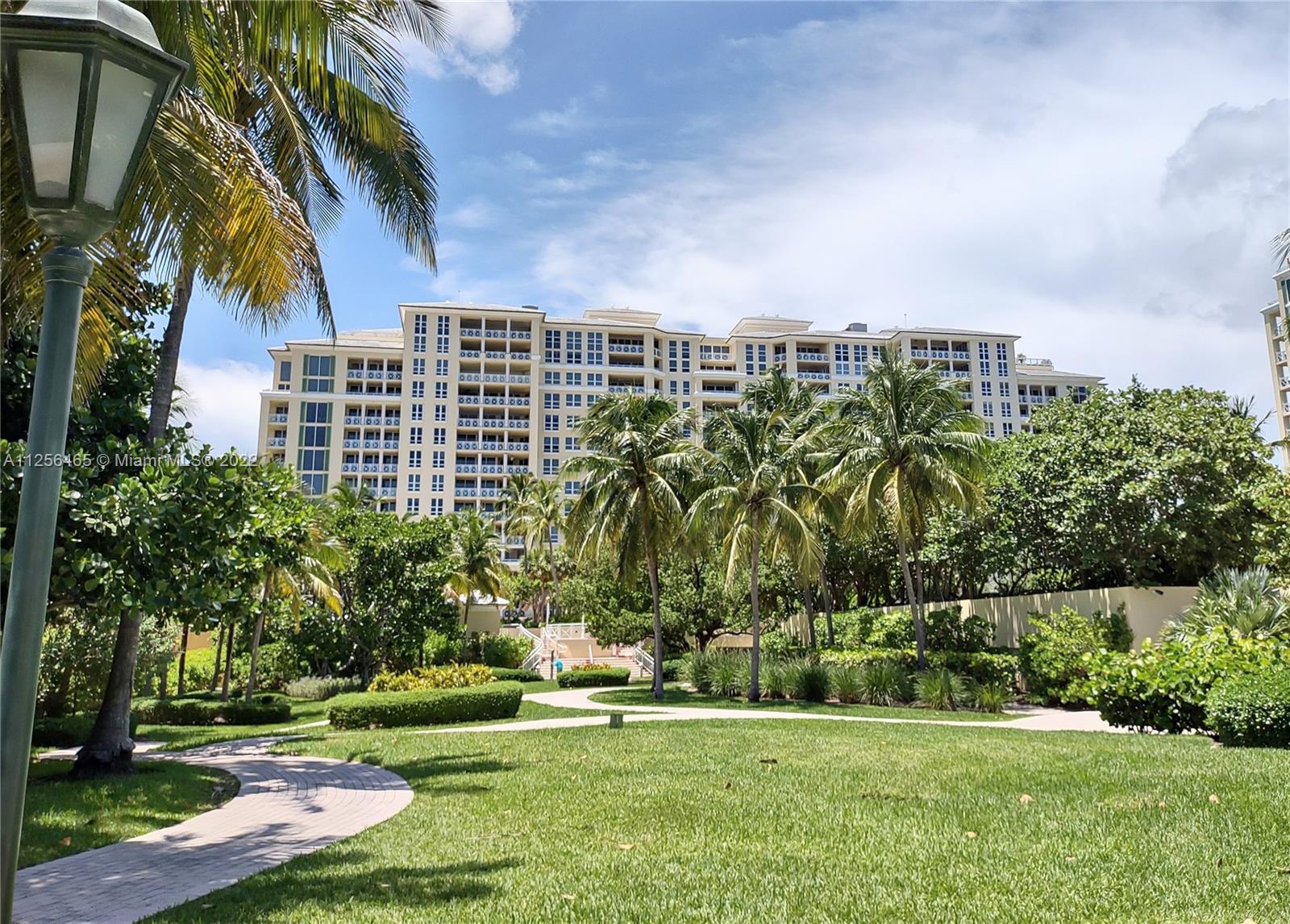 image Grand Bay Residences44