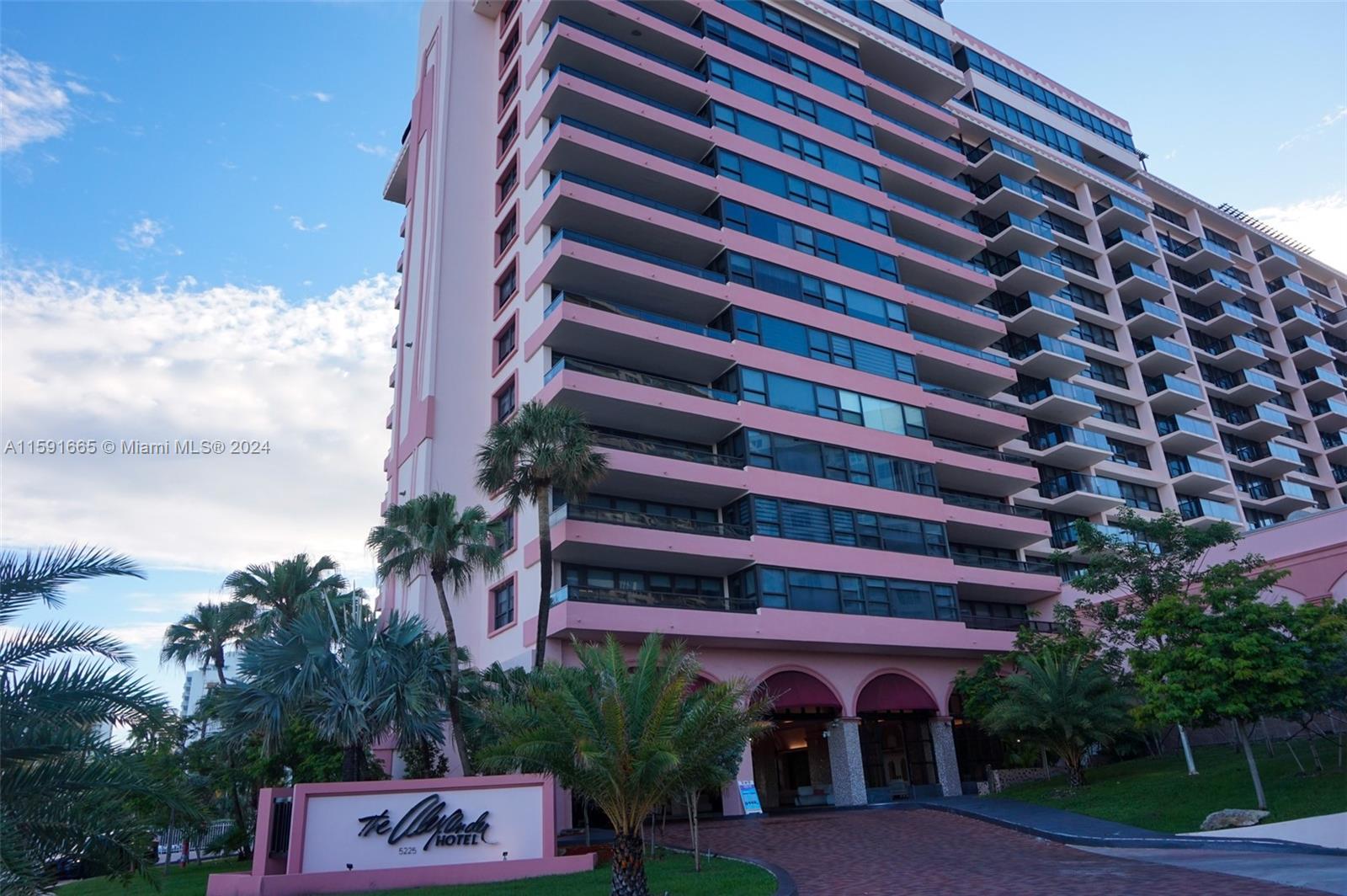 5225 Collins Ave #1507