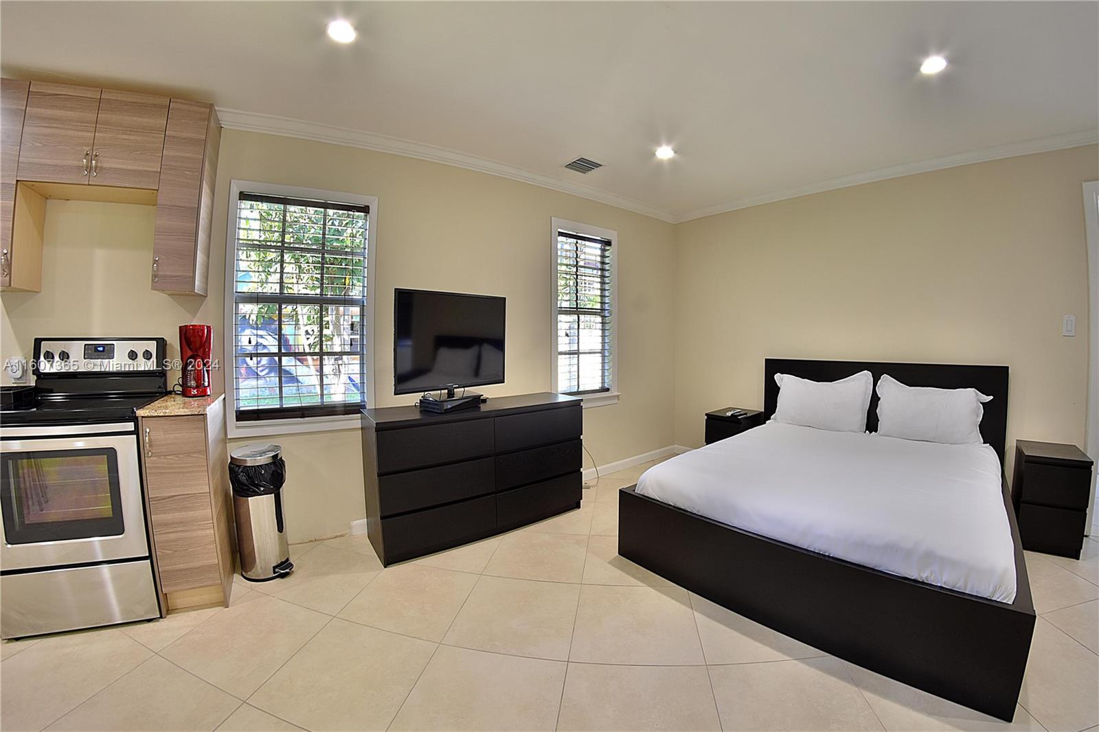 Undisclosed Address Hollywood, FL 33020