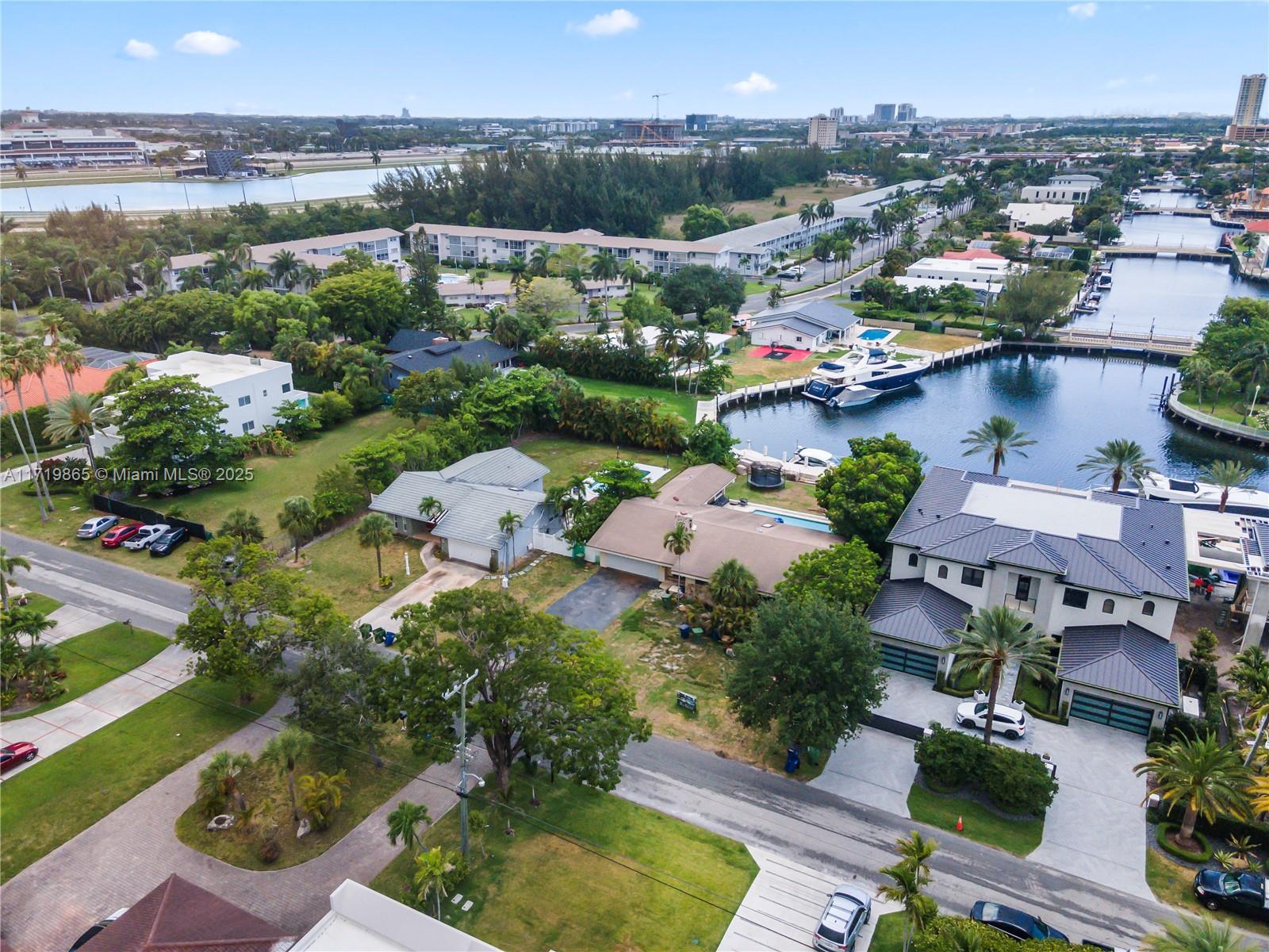 496 Holiday Dr,Hallandale Beach, FL 33009